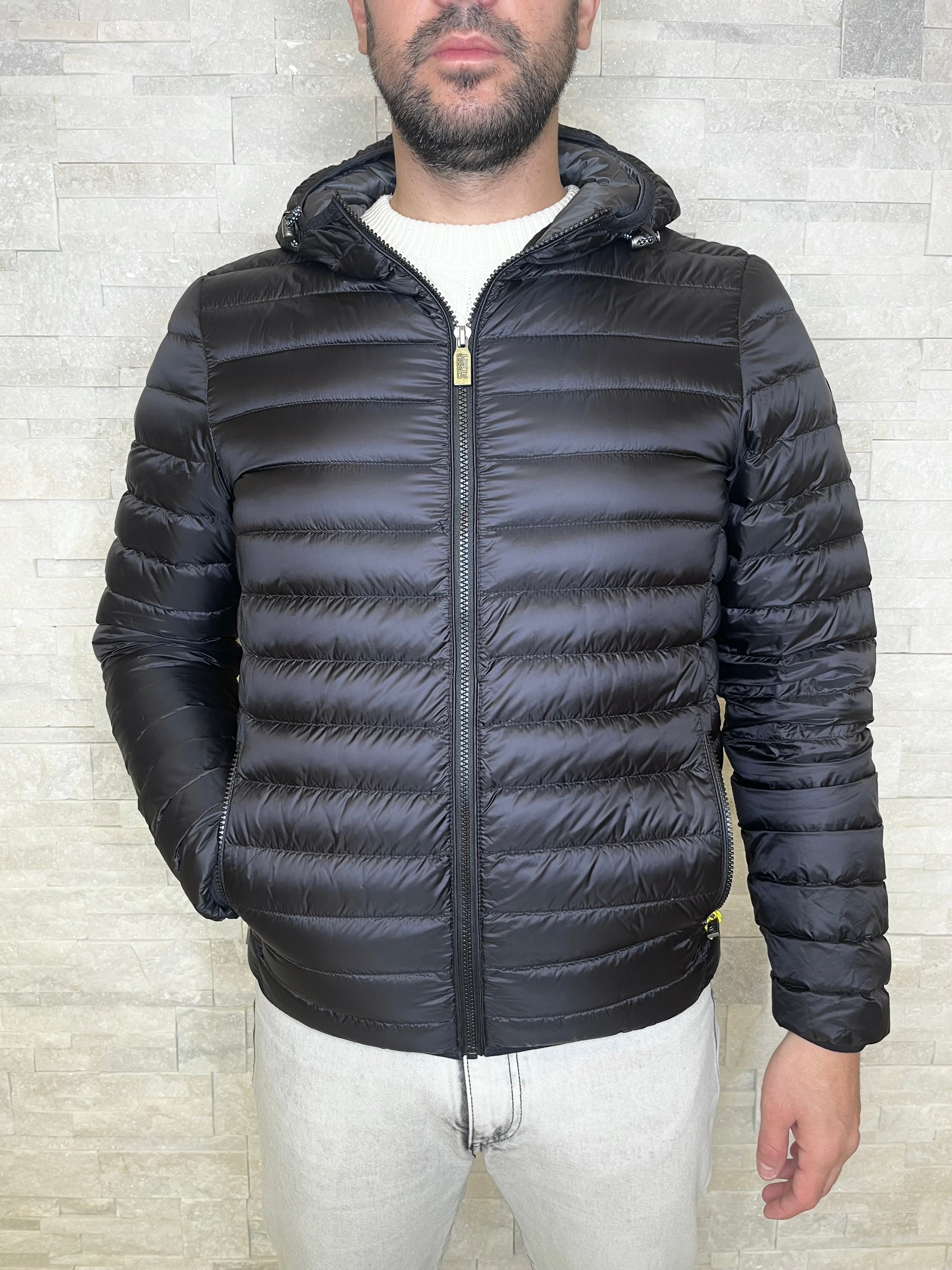 Piumino leggero nero con cappuccio