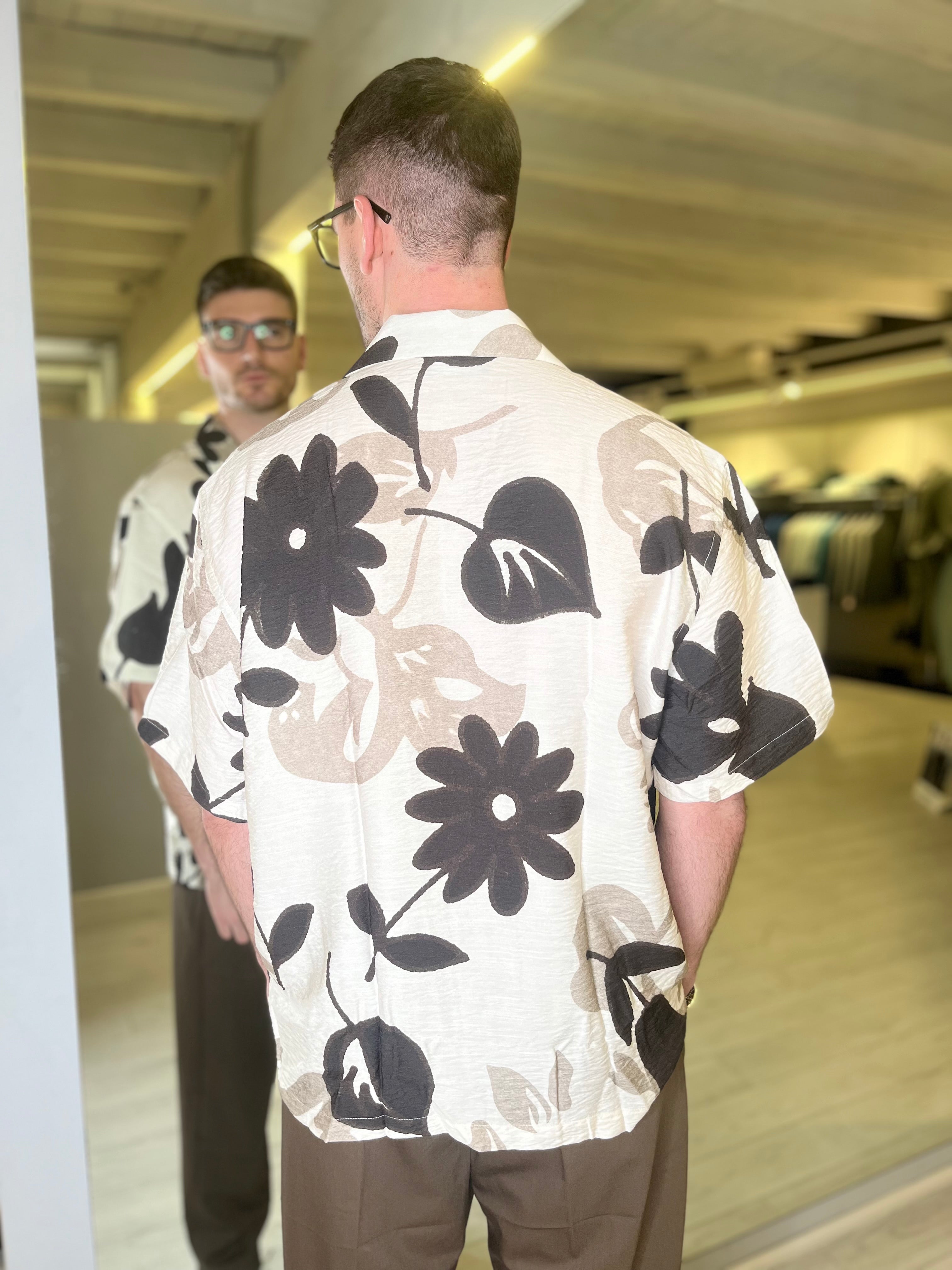 Camicia collo aperto con stampa