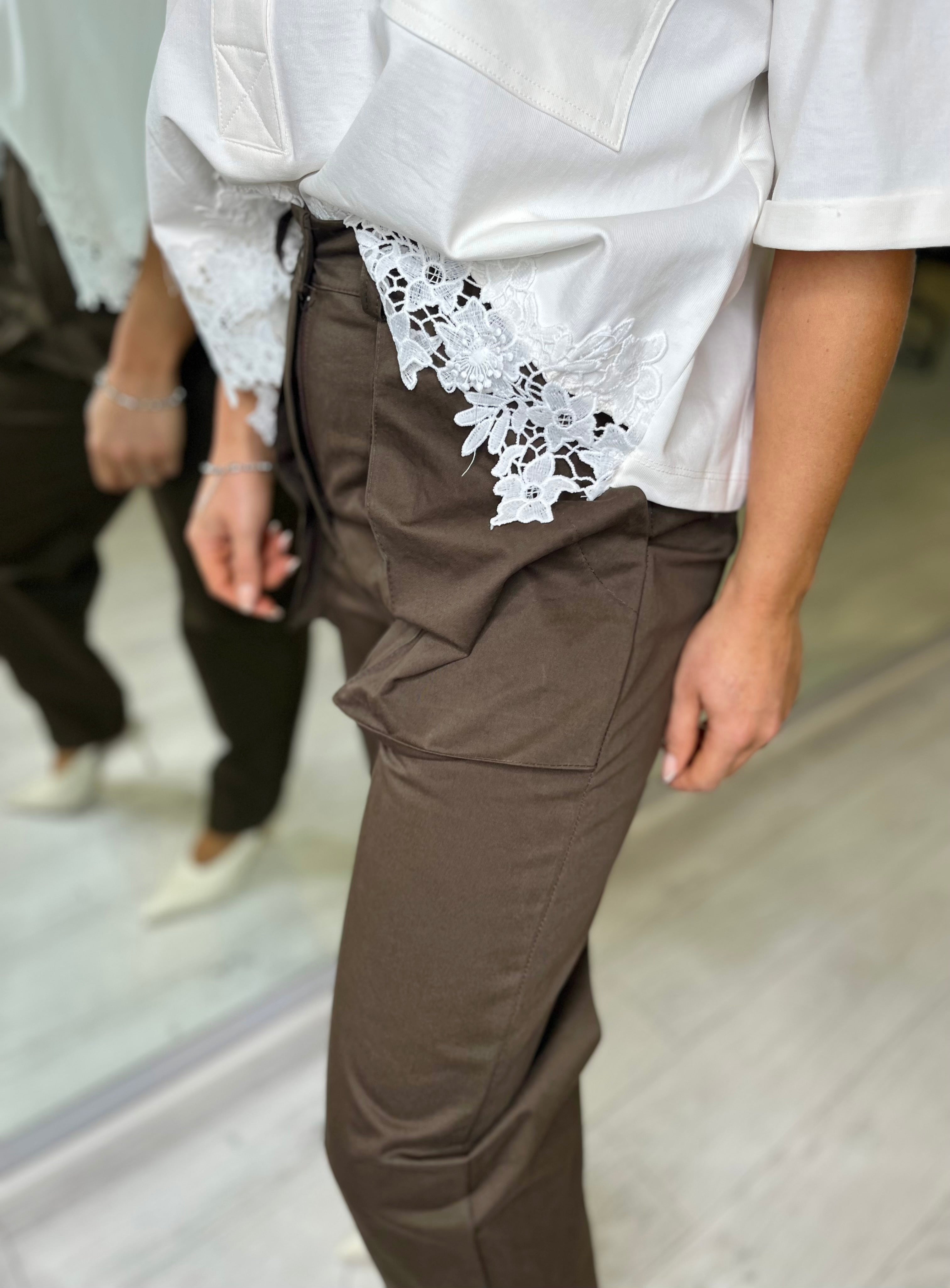 Pantalone con tasche moro