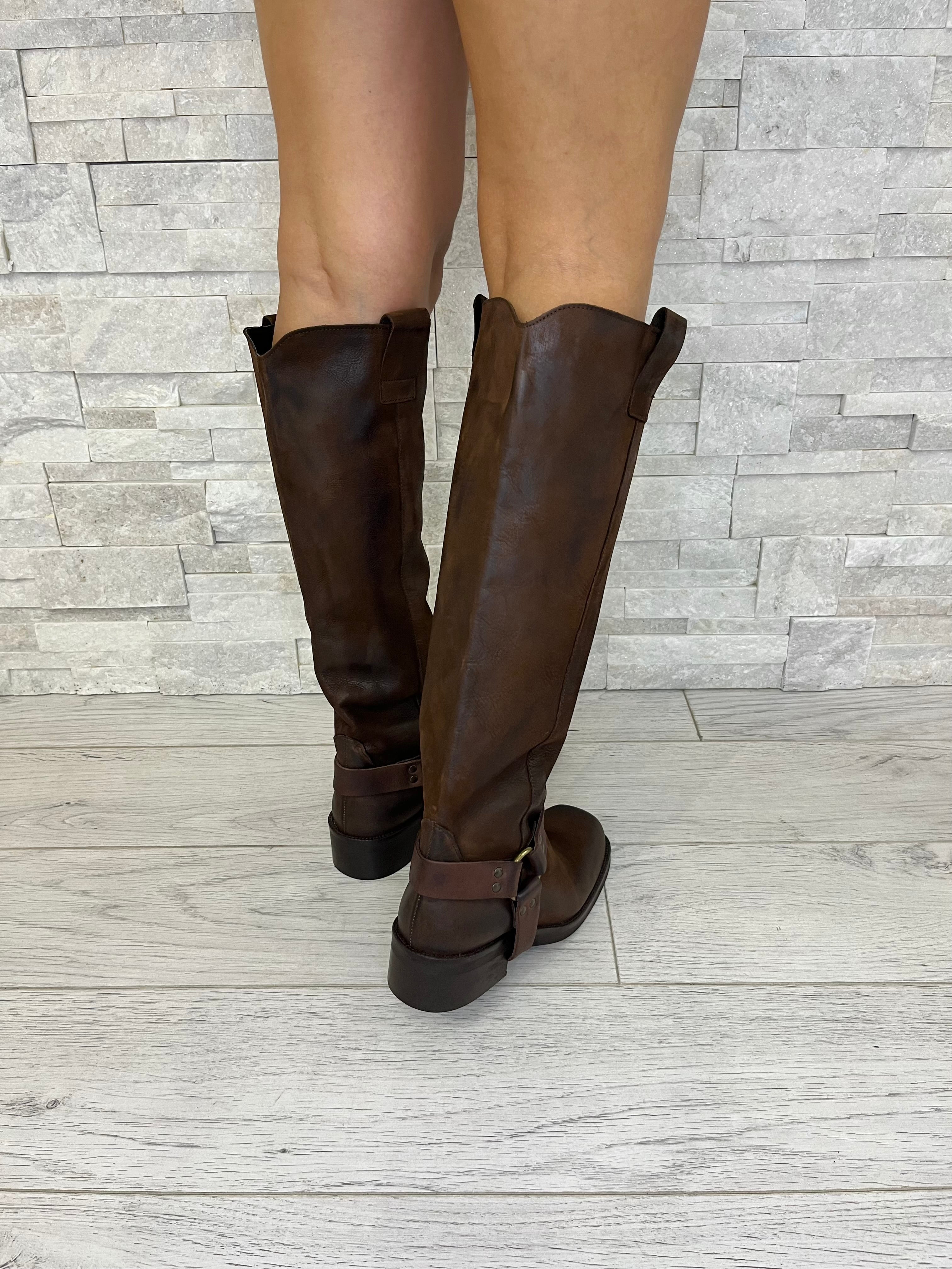 Biker moro con fibbia