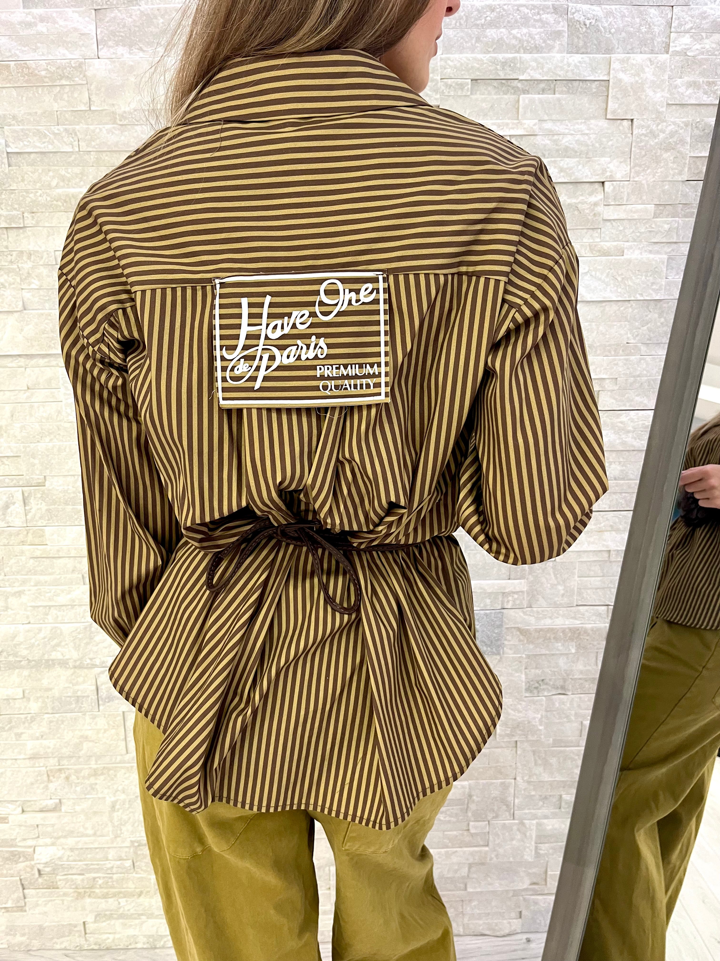 Camicia a righe con cintura