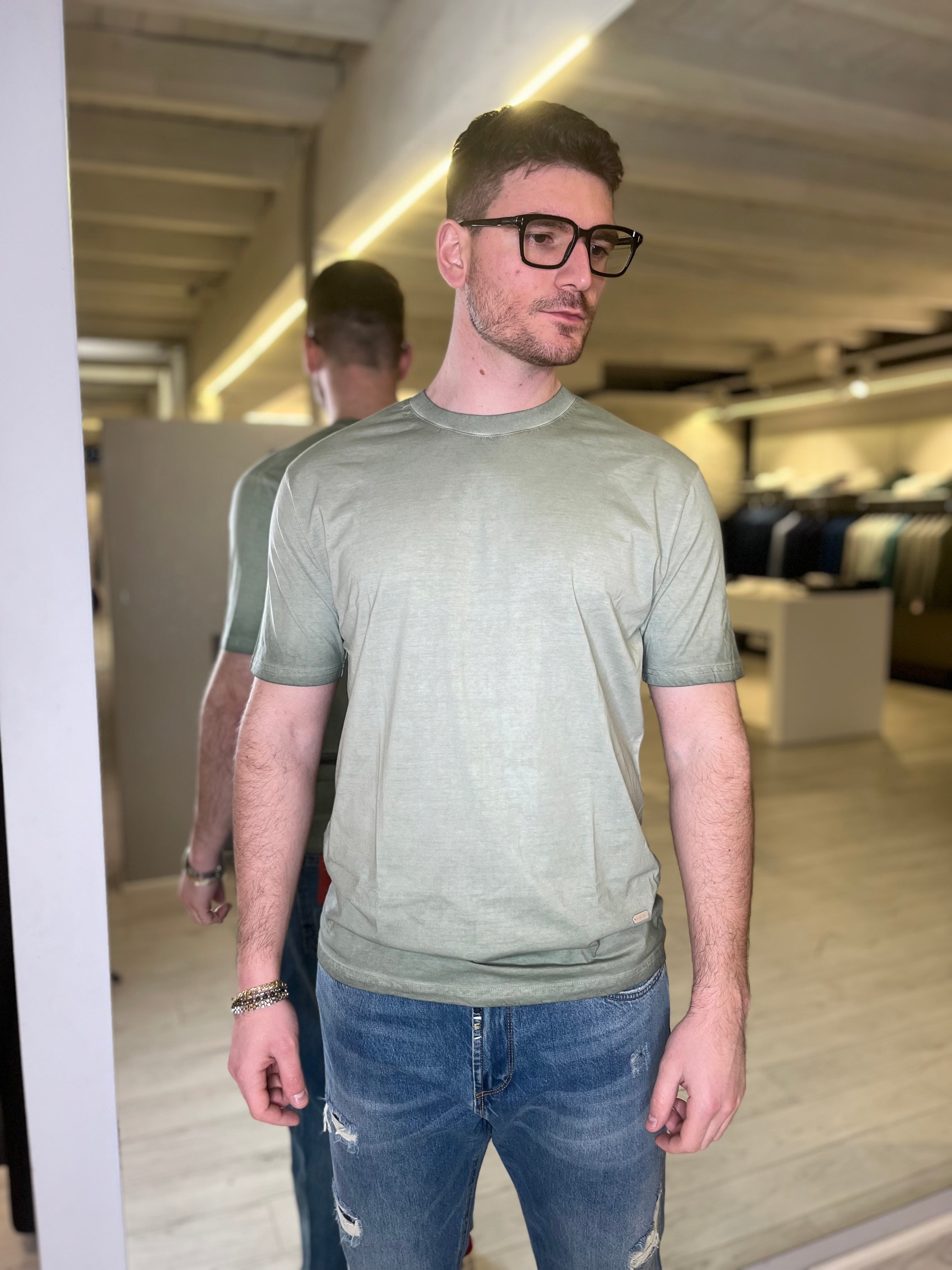 T-shirt semi over