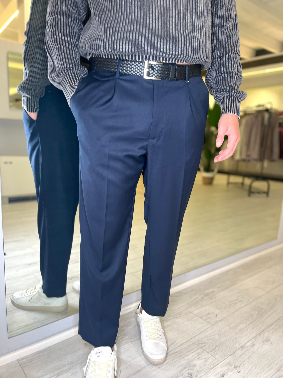 Pantalone over blu con pinces