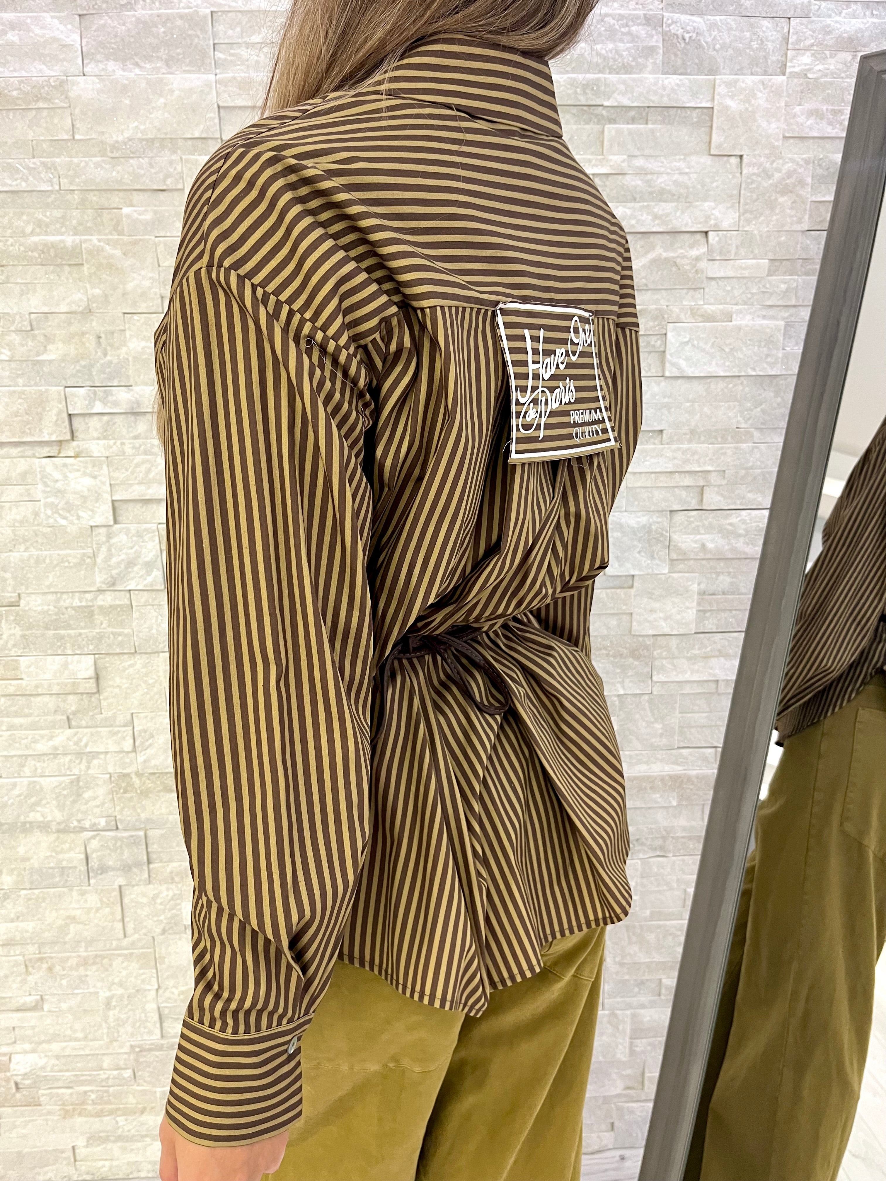 Camicia a righe con cintura