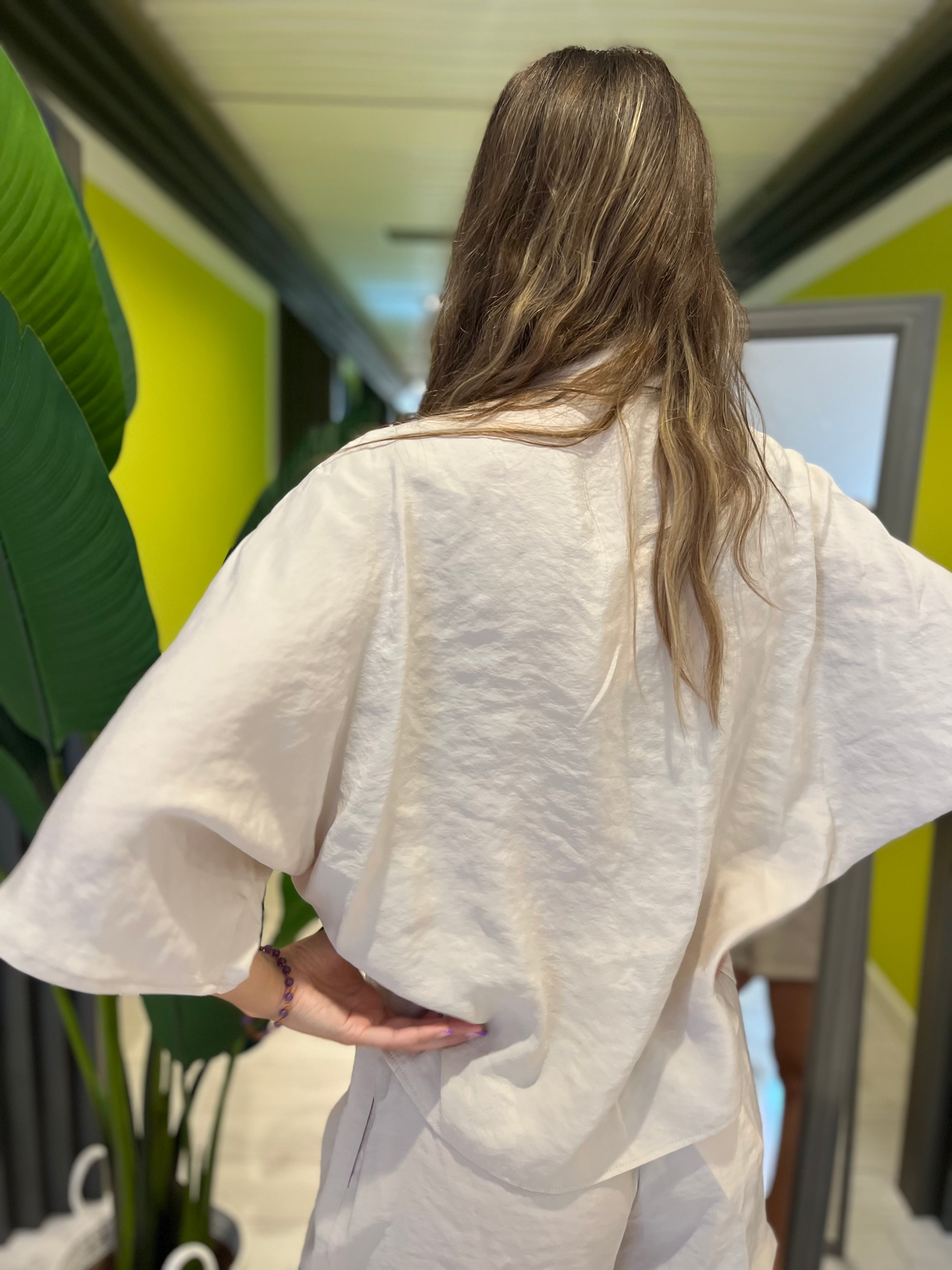 Camicia over con tasca beige