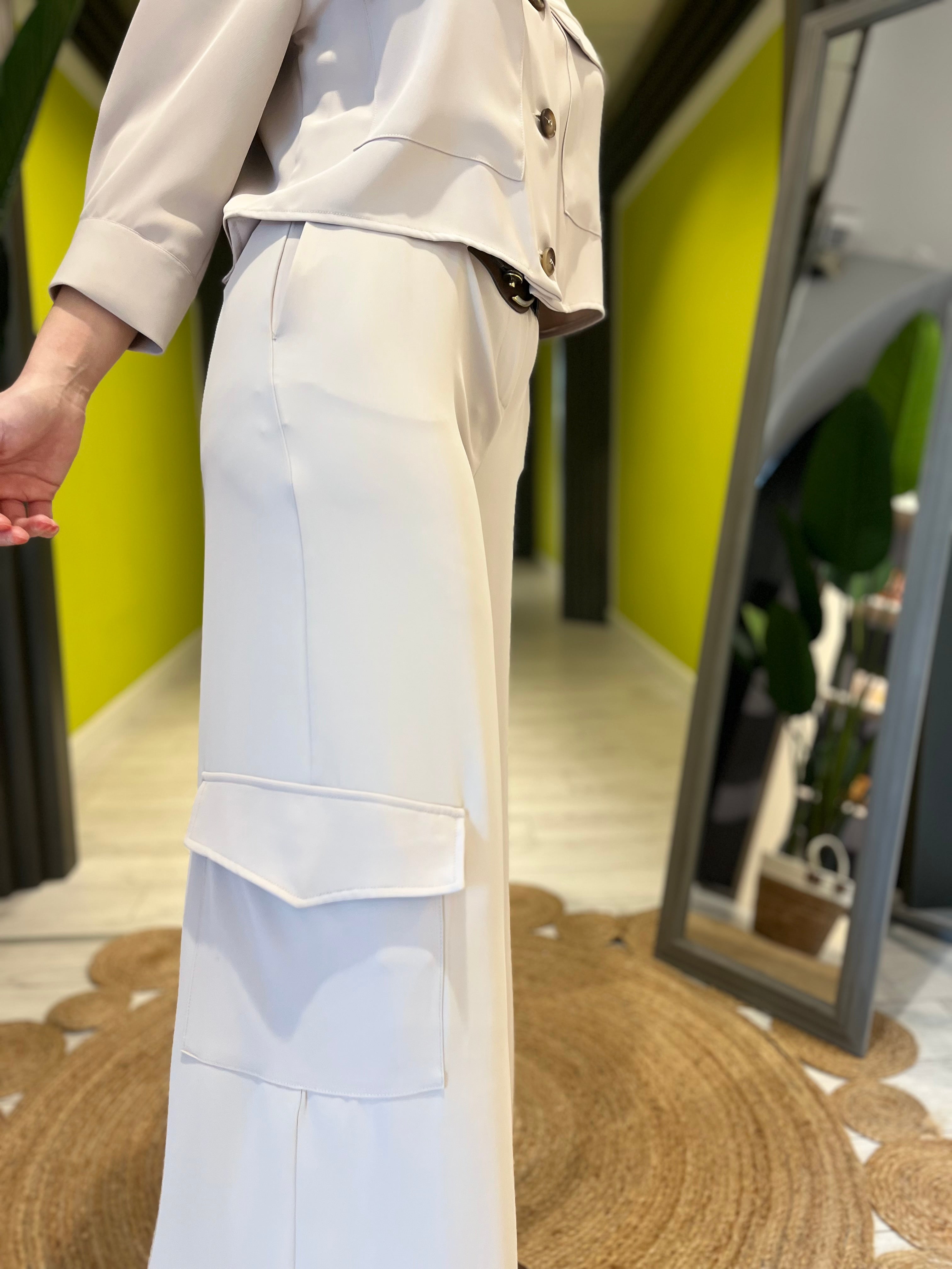 Pantalone tasche laterali gesso