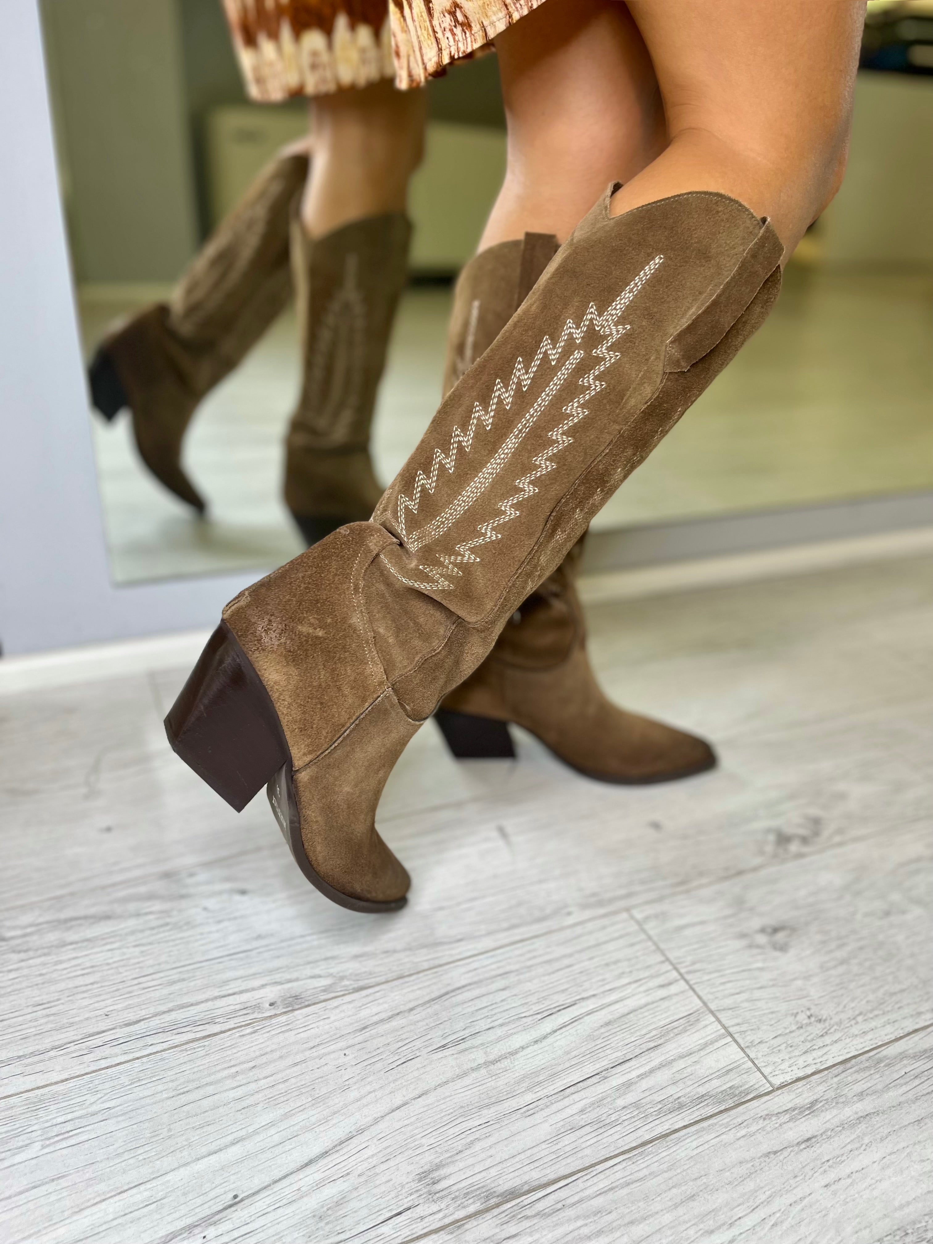 Texano in camoscio taupe