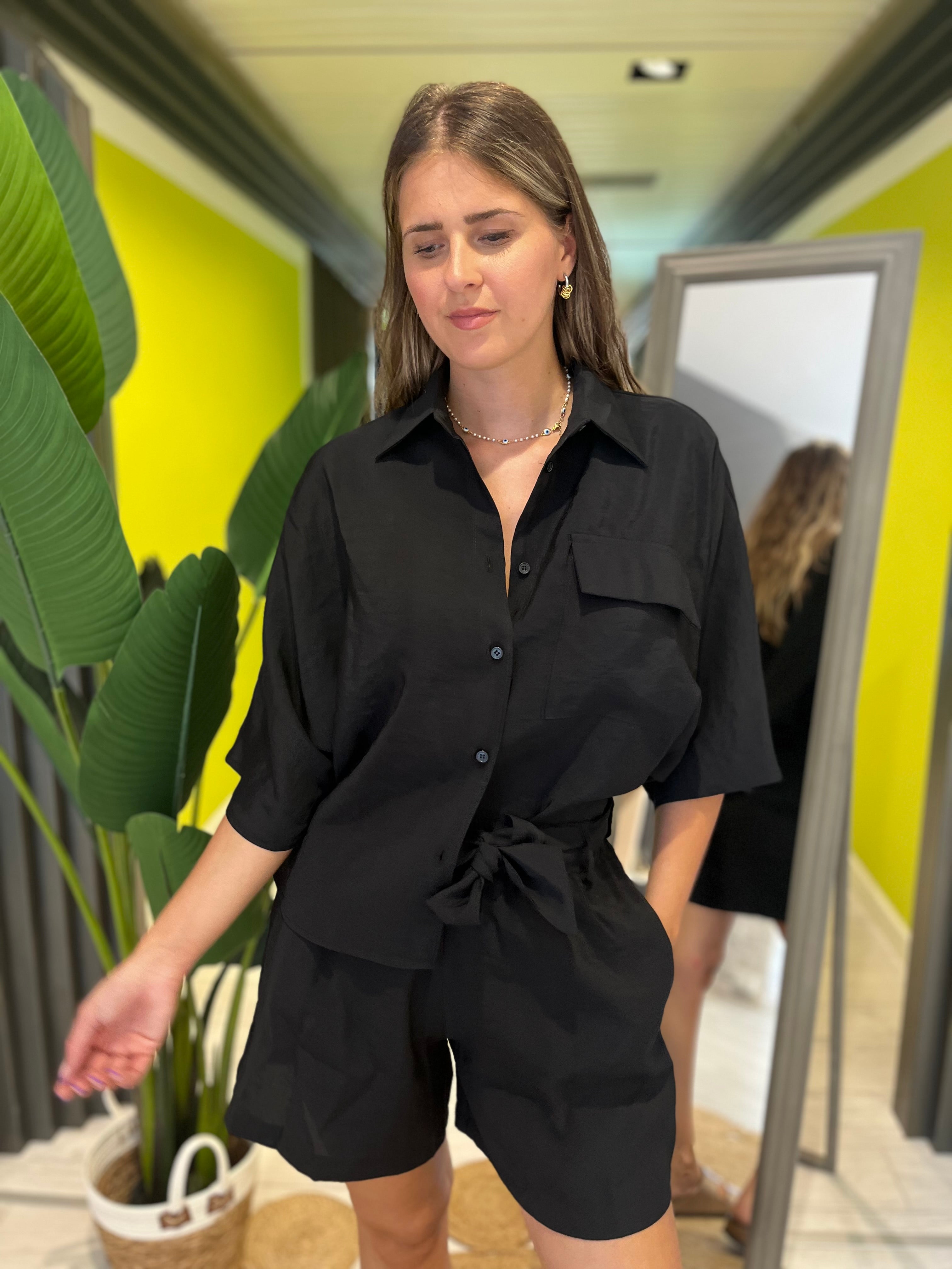 Camicia over con tasca nera
