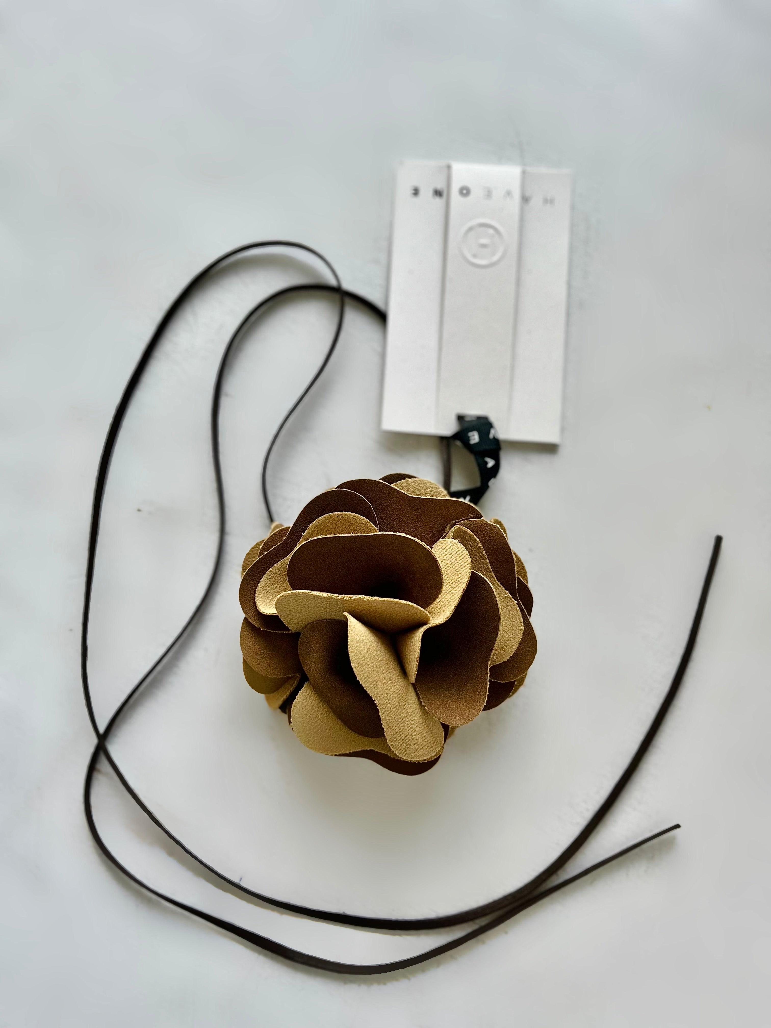 Collana chocker marrone fiori