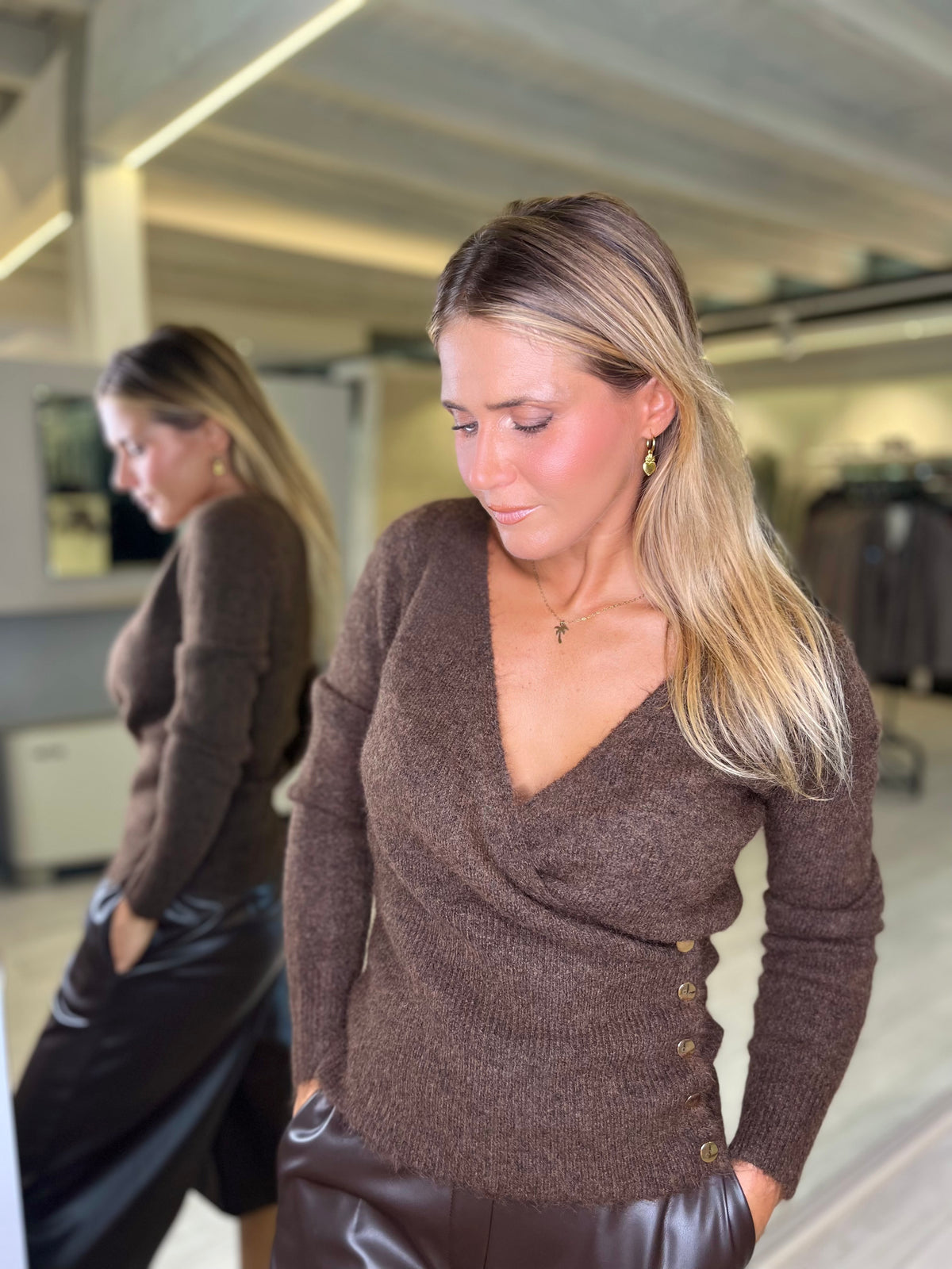 Maglia incrociata con bottoncini