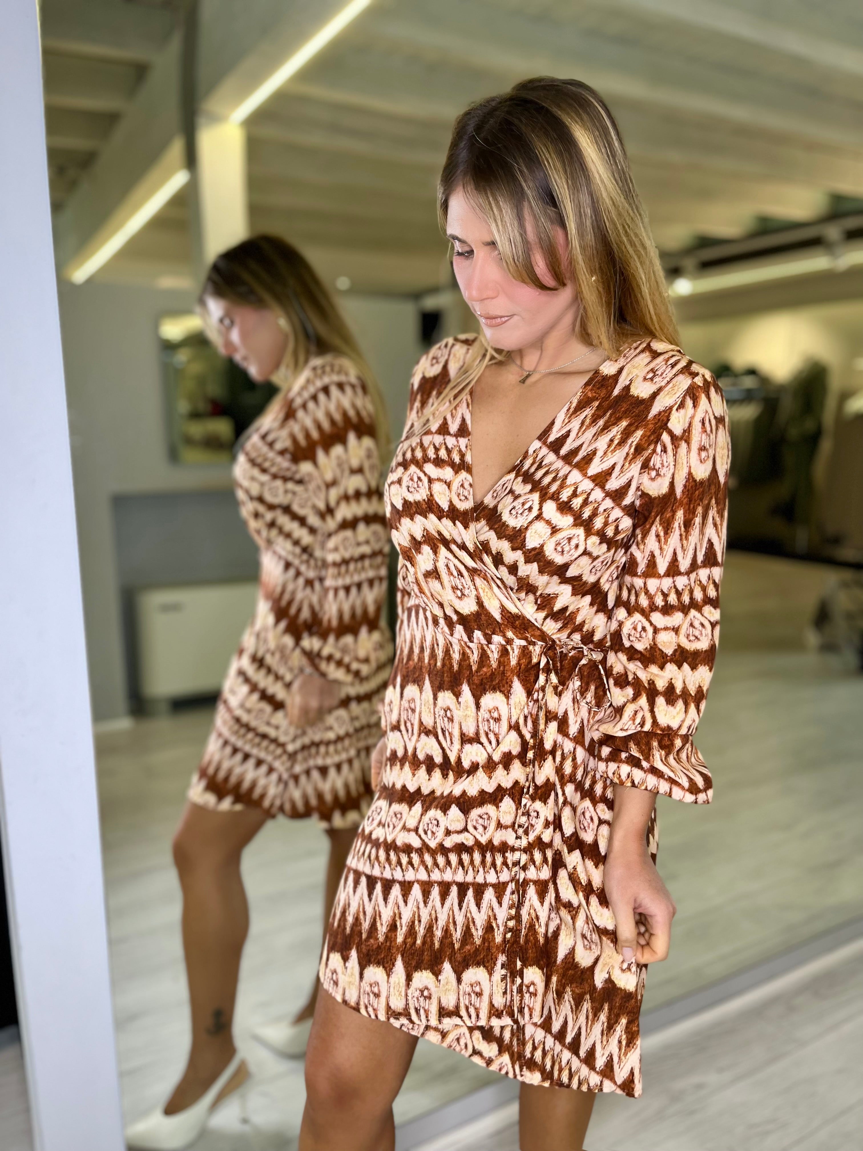 Abito corto a portafoglio fantasia