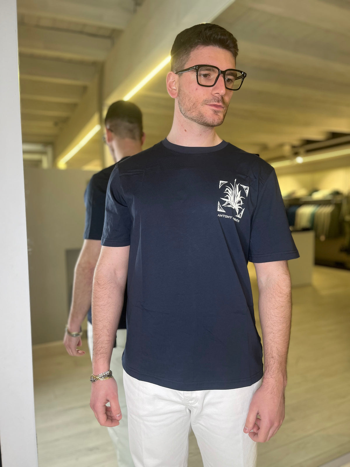 T-shirt blu con stampa