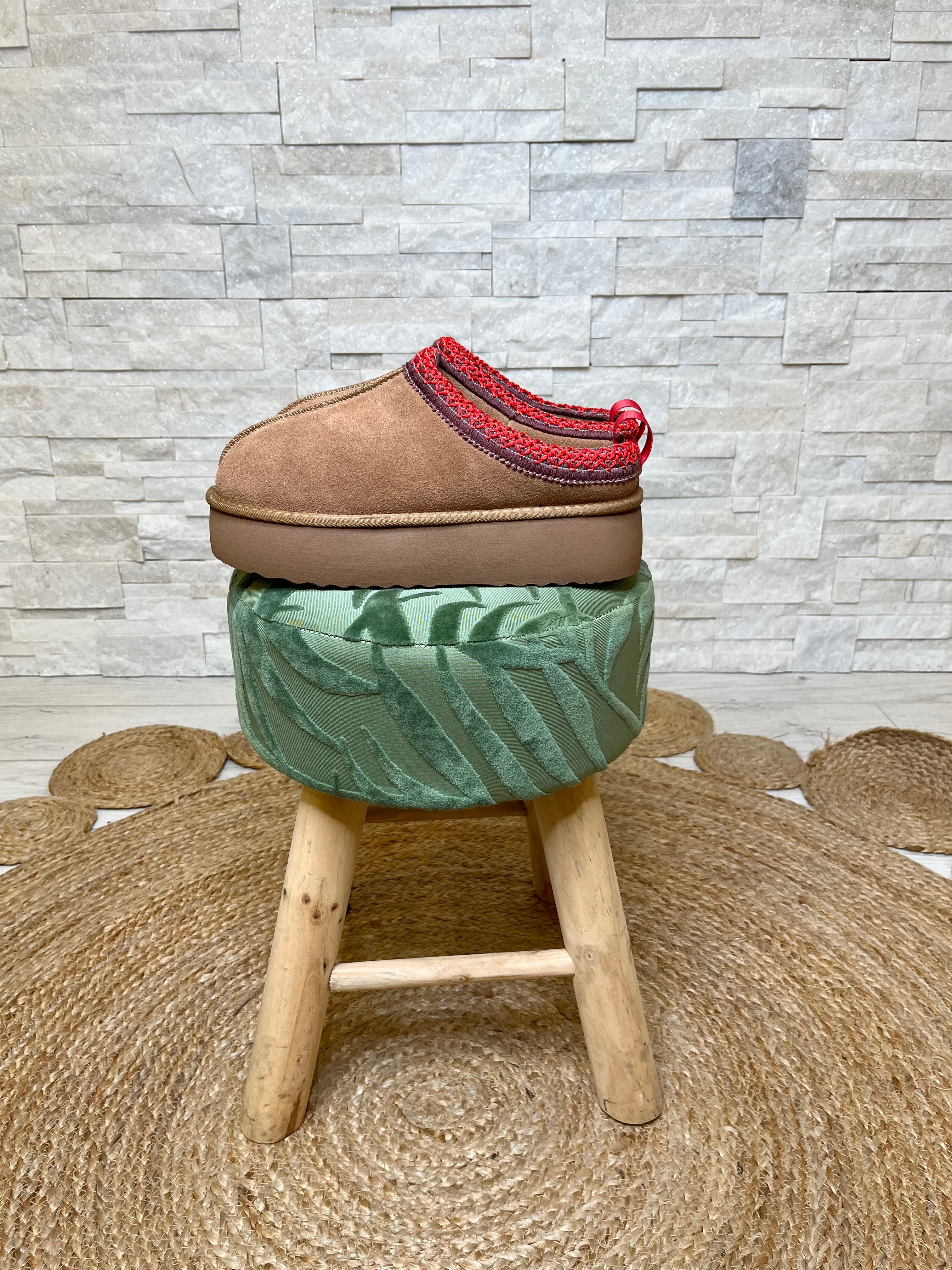 Sabot in suede ricamato platform cammello