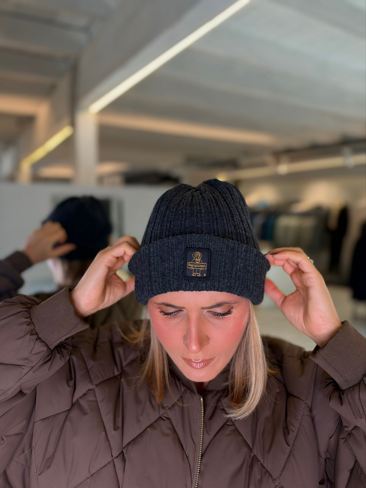 Cuffia con logo