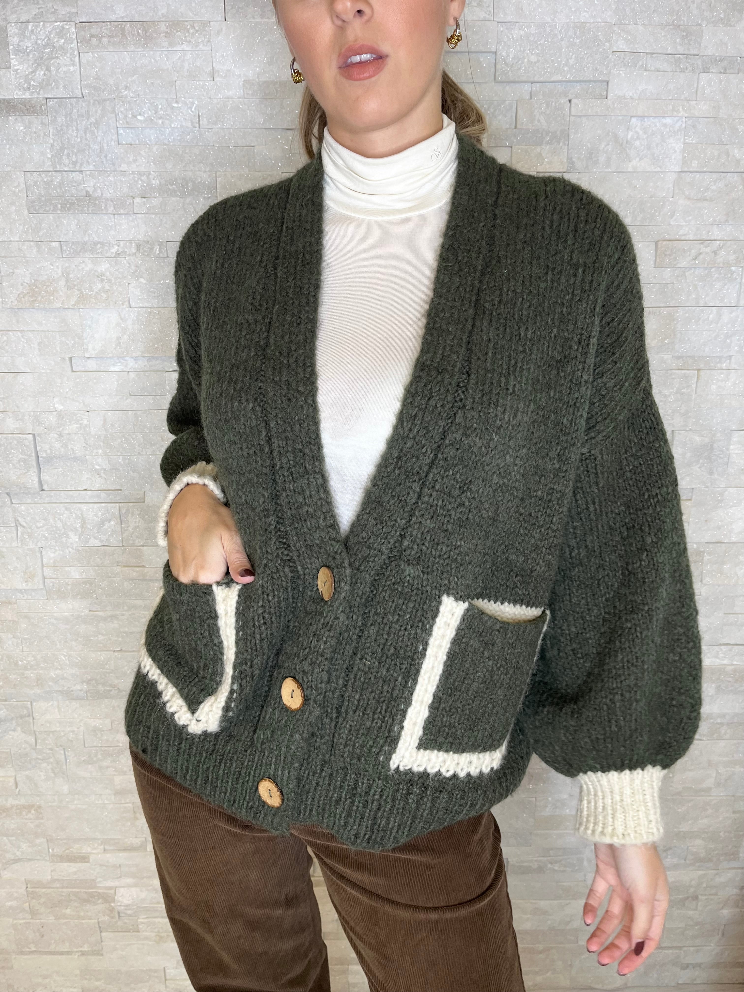 Cardigan militare con tasche bicolore