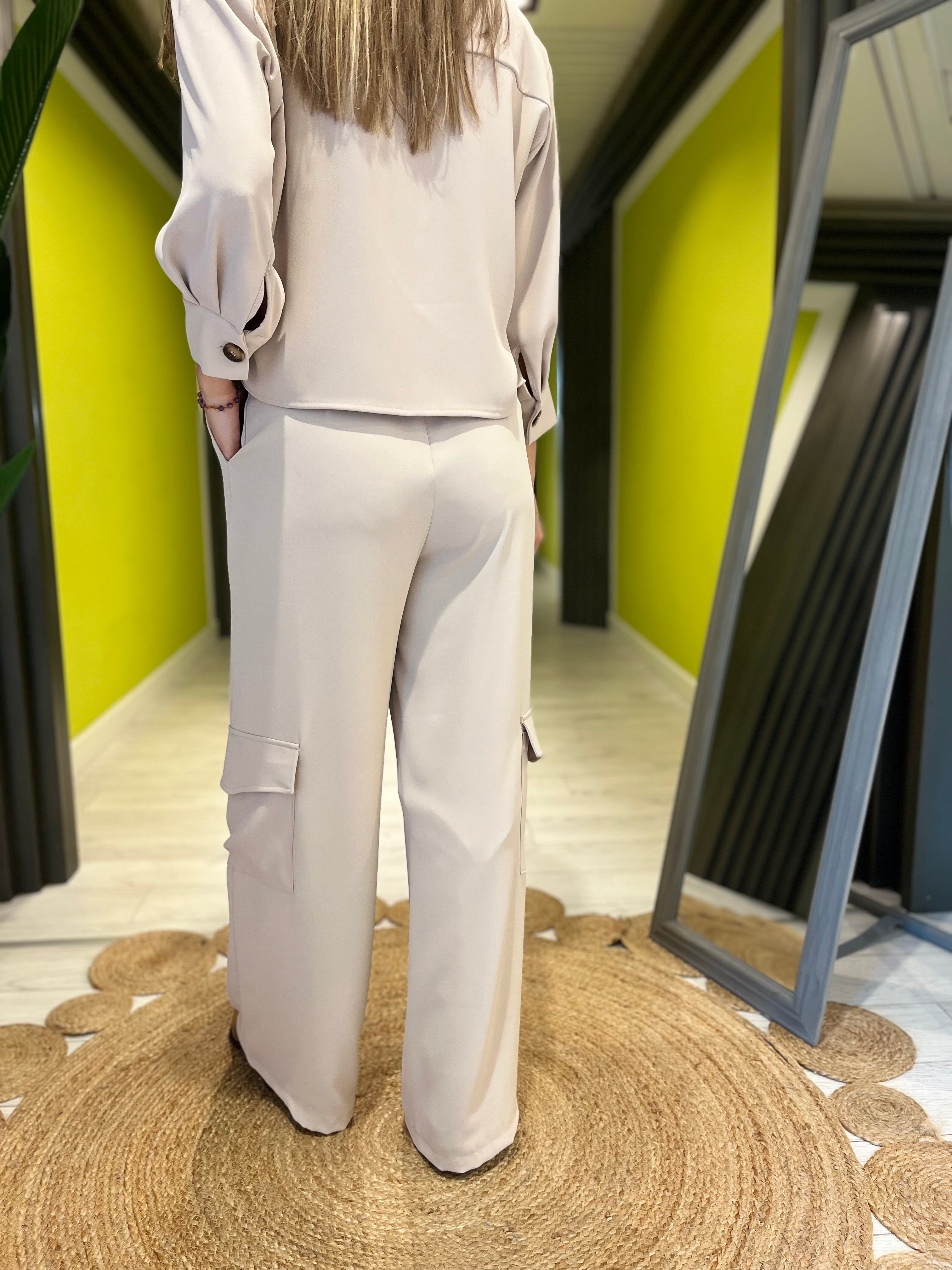 Pantalone tasche laterali gesso