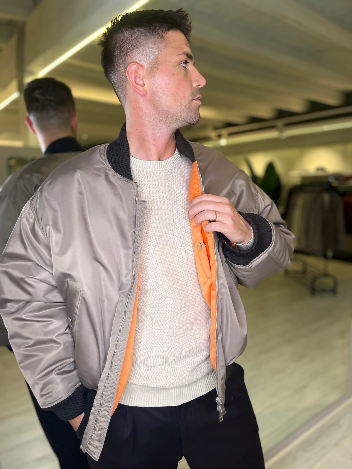 Bomber beige con interni fluo