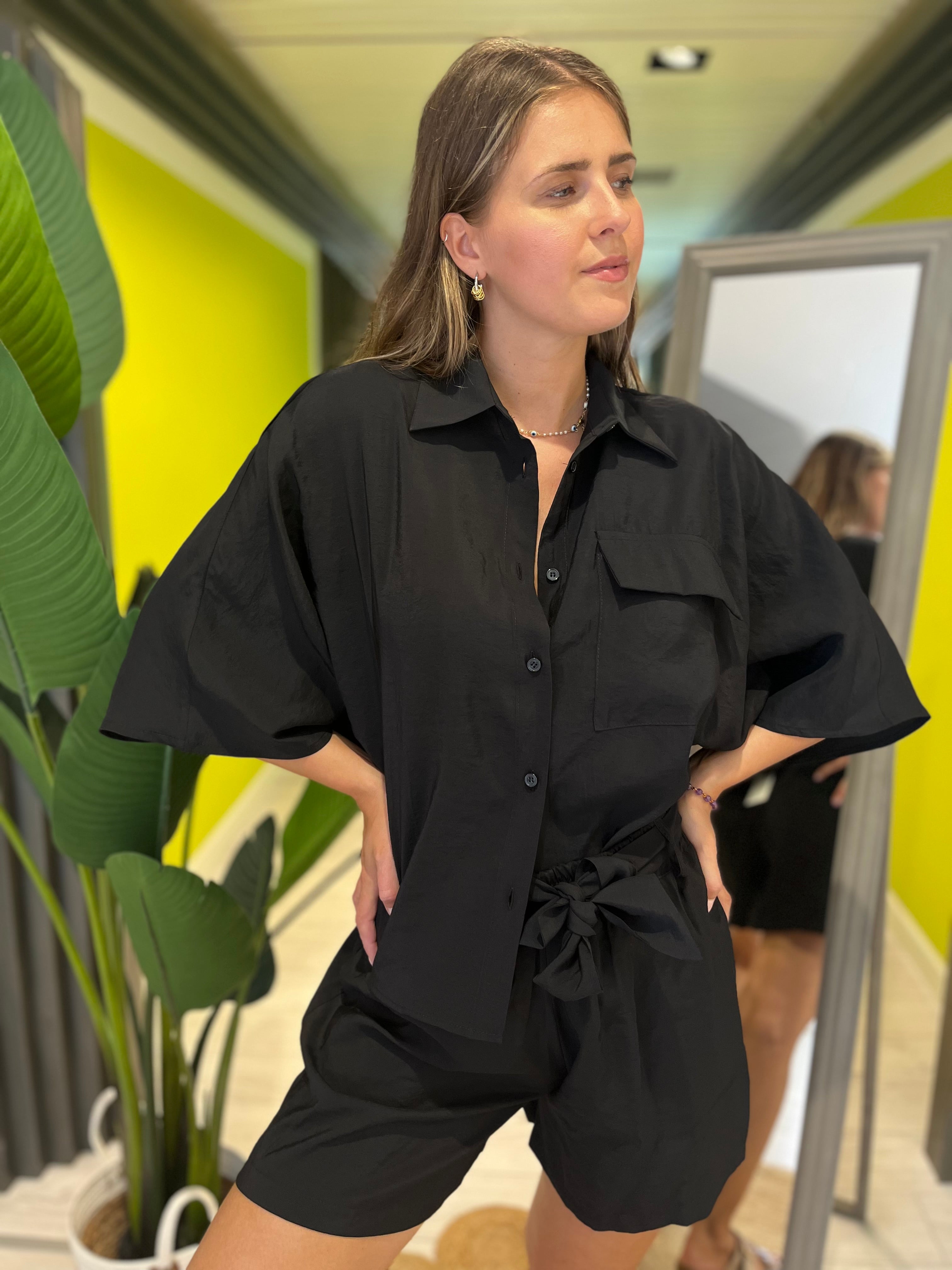 Camicia over con tasca nera