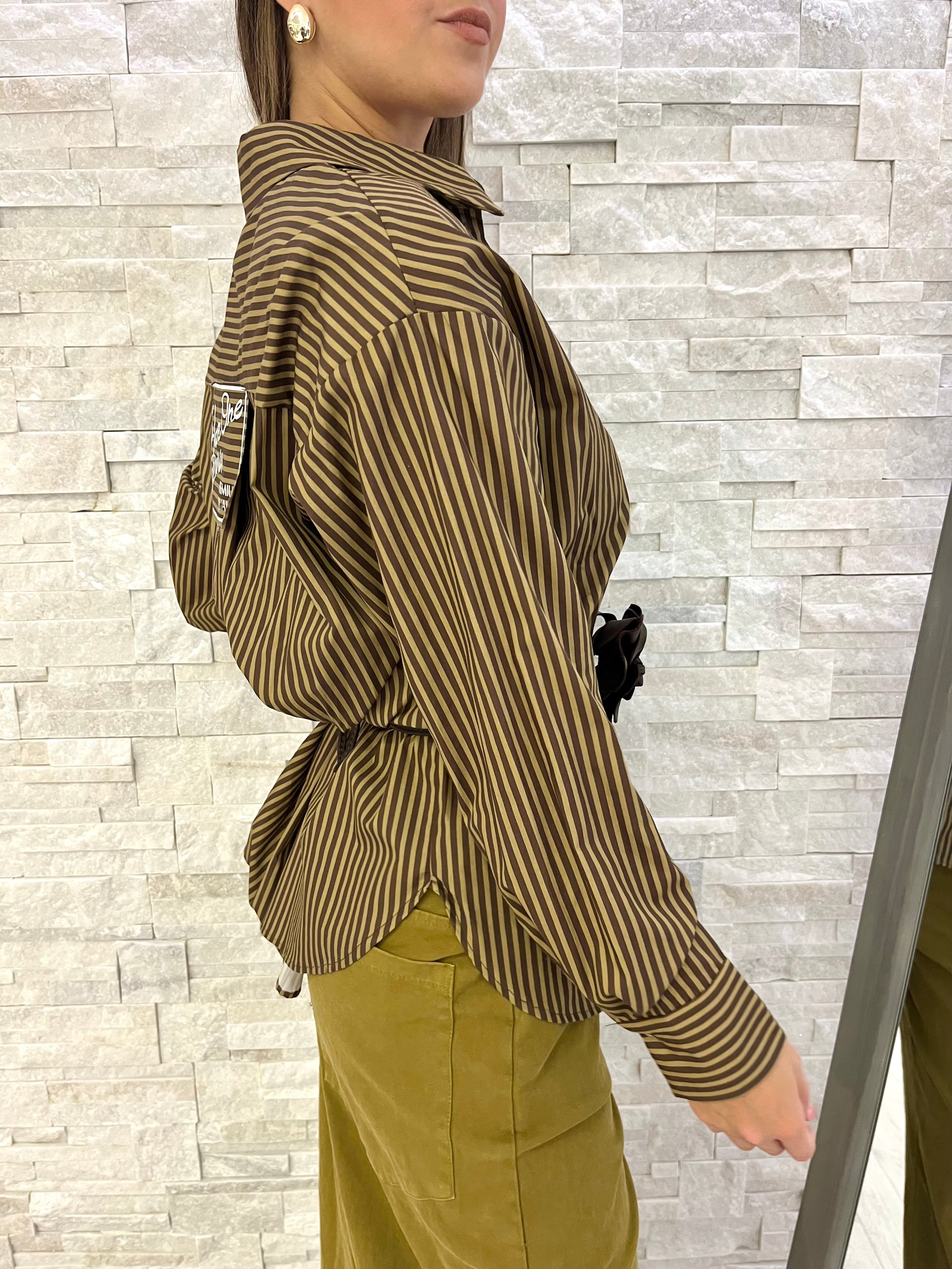 Camicia a righe con cintura