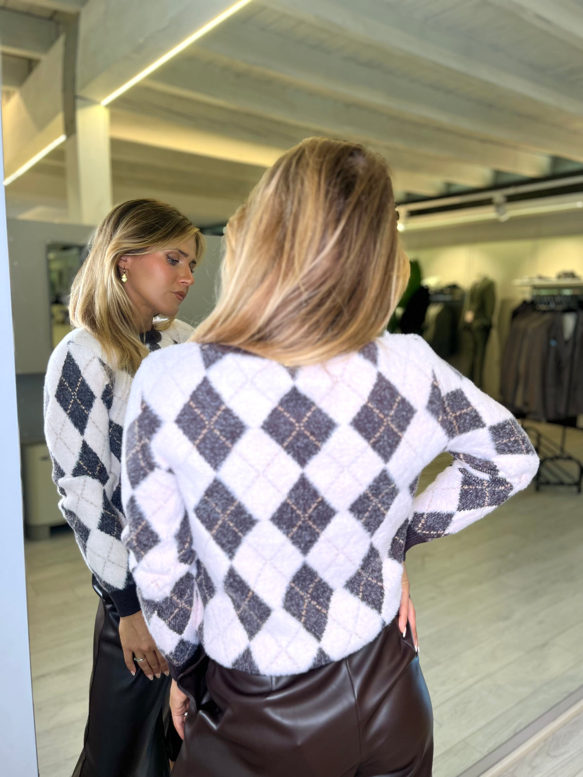 Maglia girocollo stampa rombi effetto pelo
