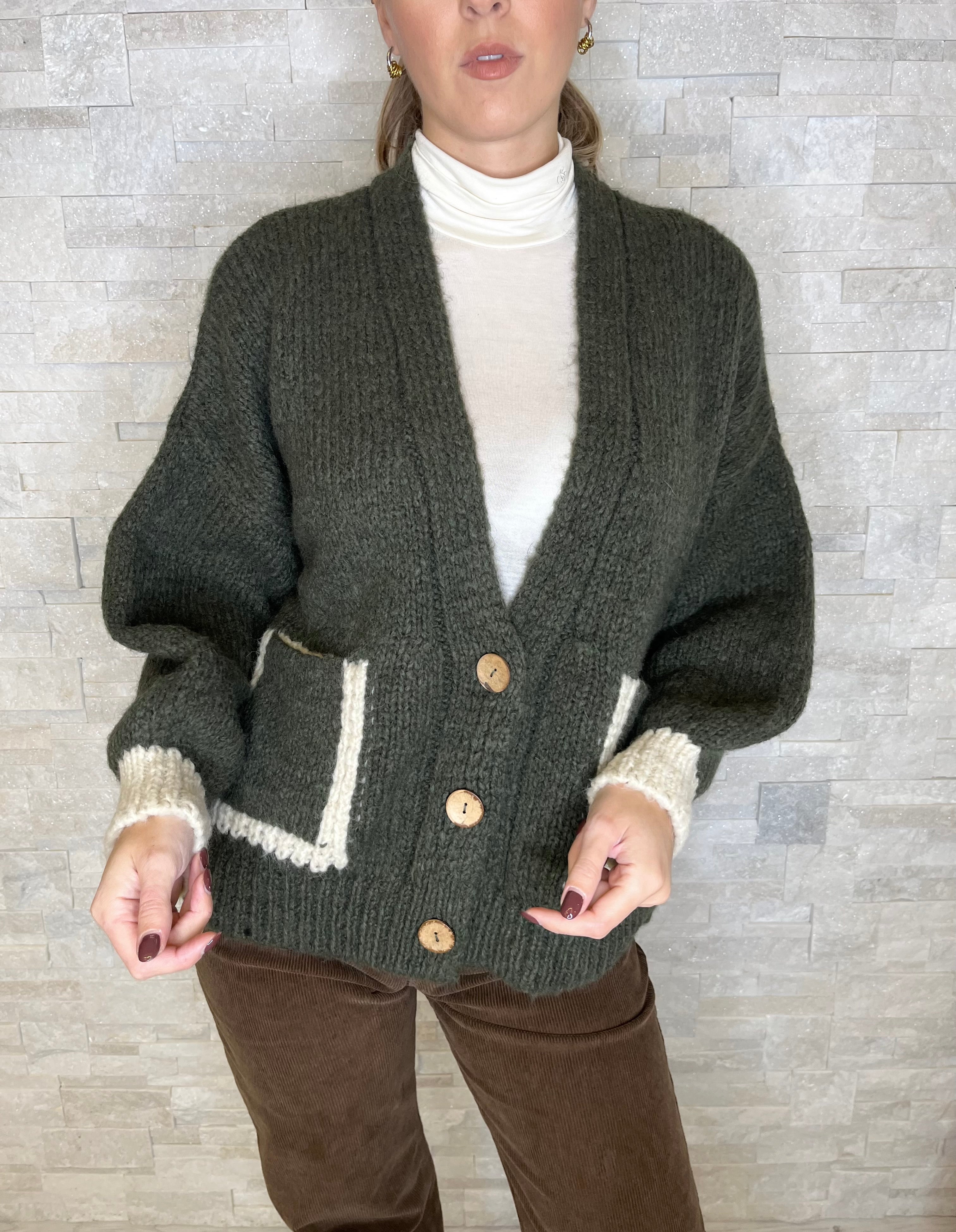 Cardigan militare con tasche bicolore