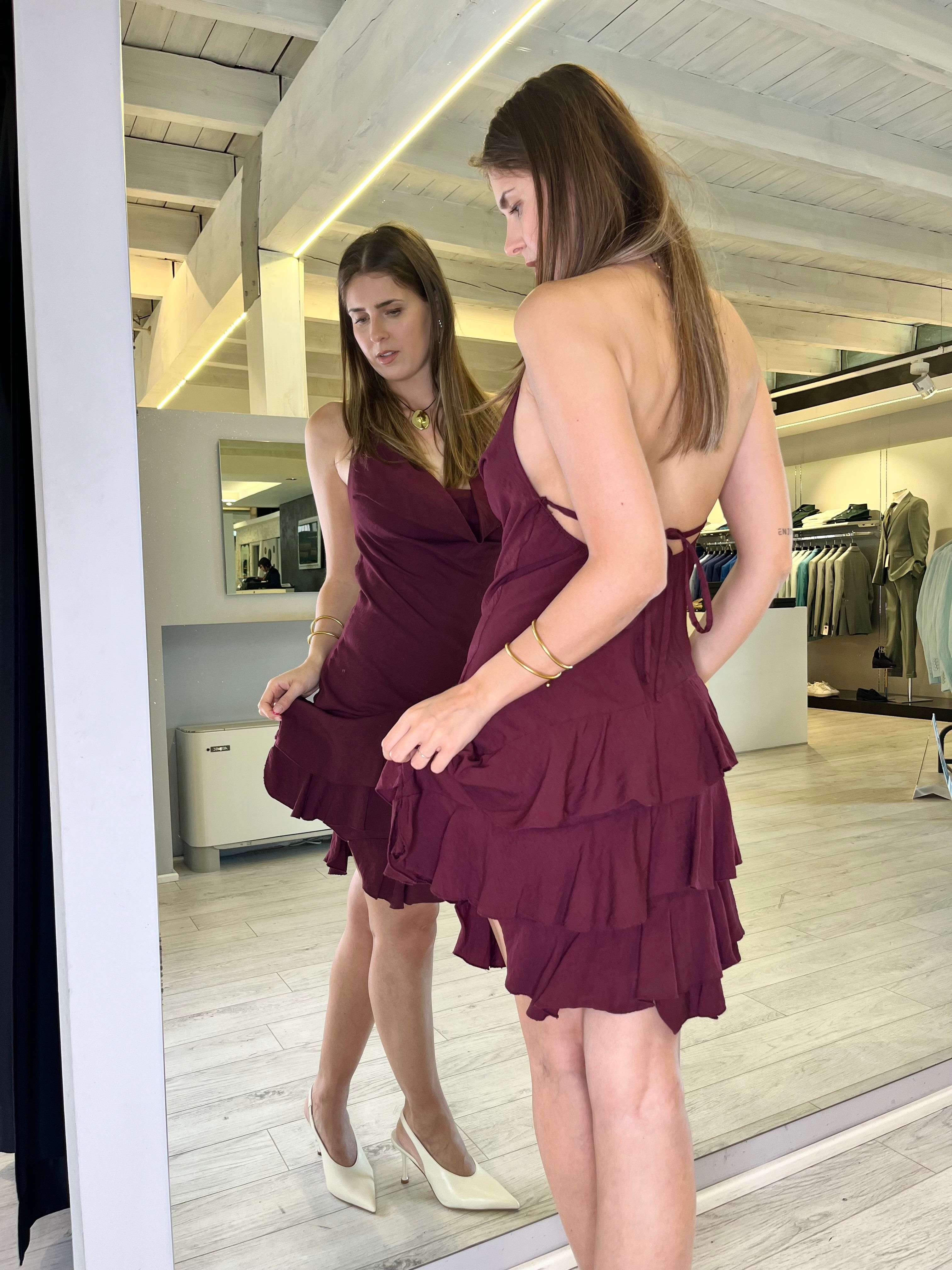 Abito con gale prugna