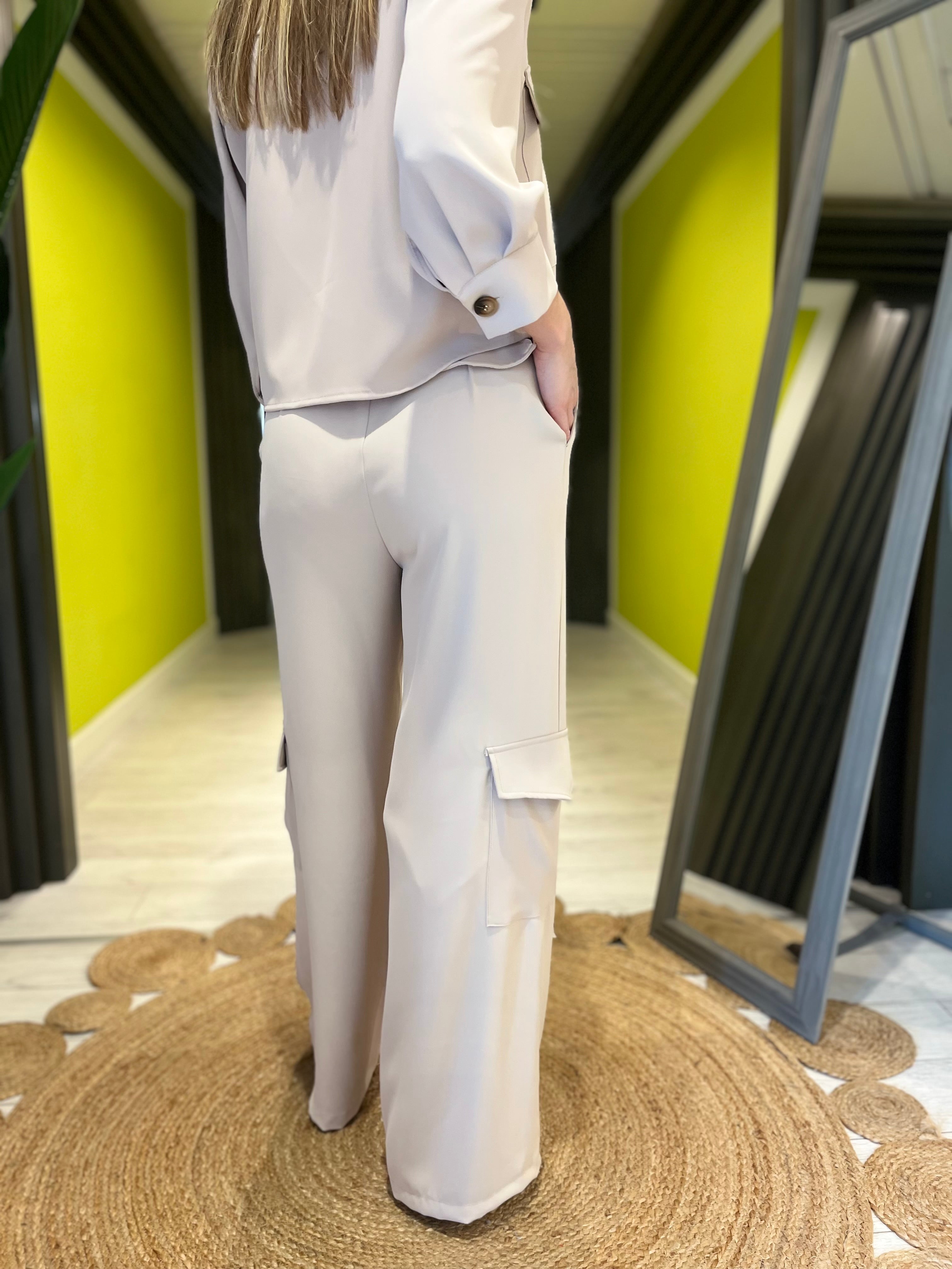 Pantalone tasche laterali gesso