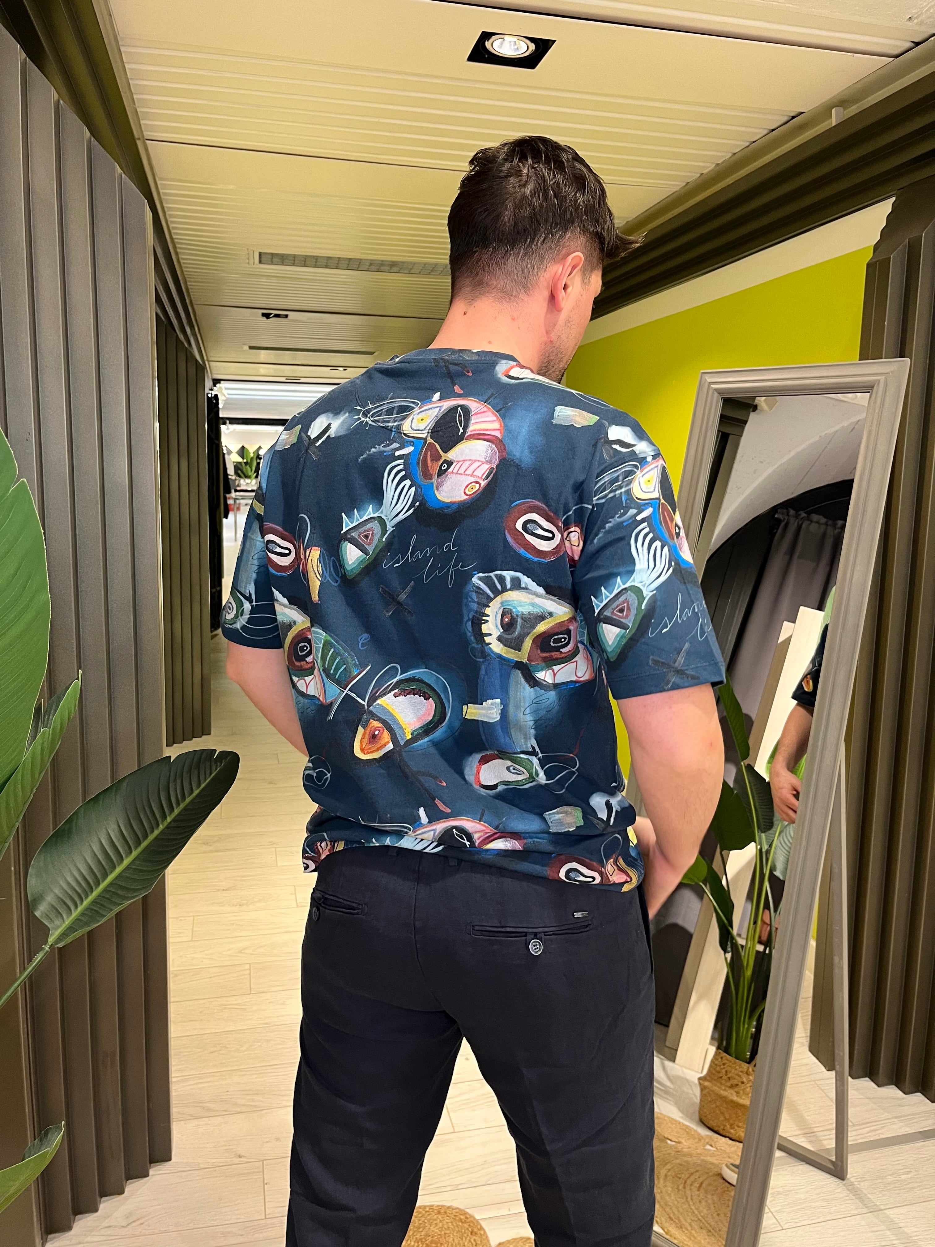 T-shirt blu con stampa