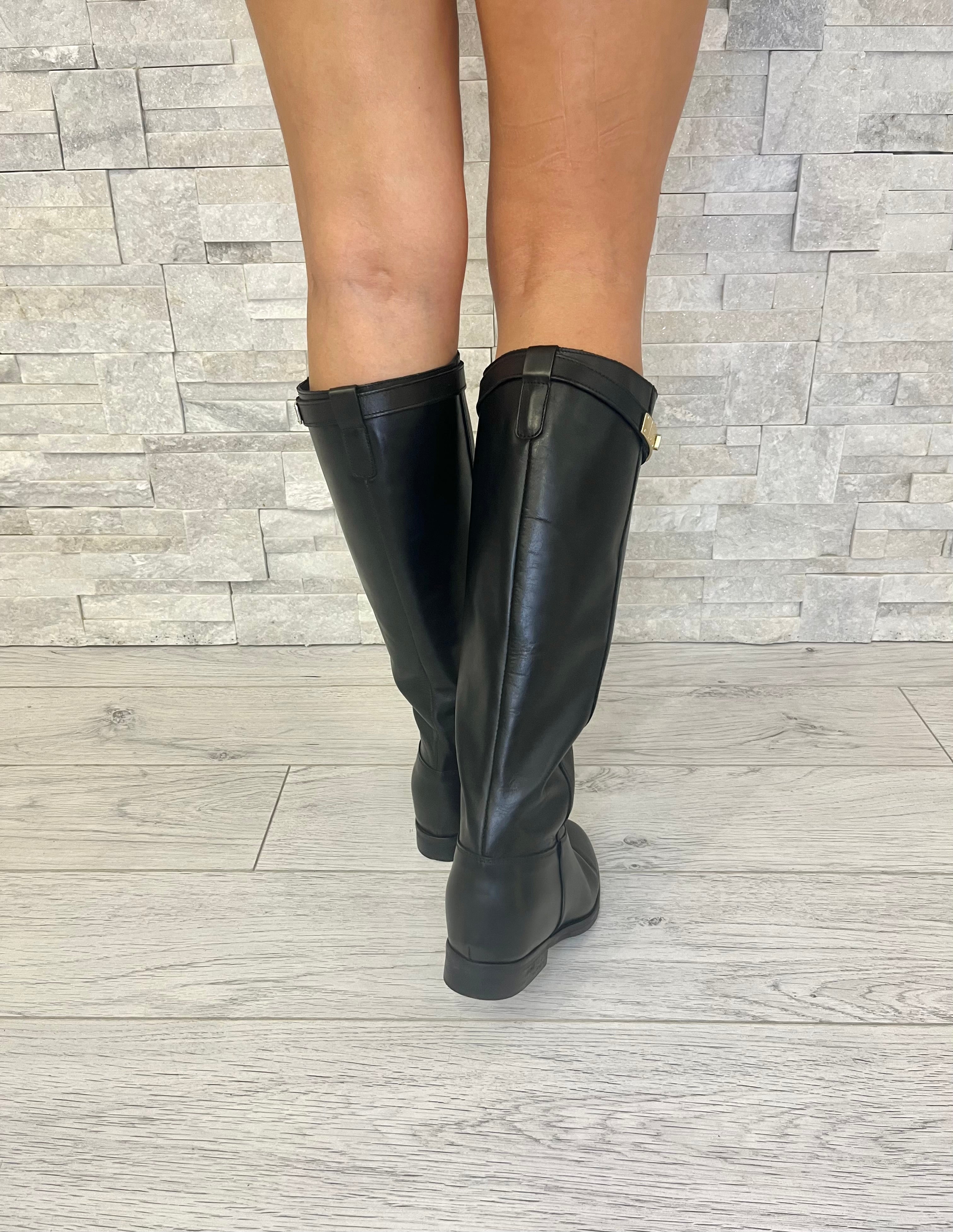 Stivale nero in pelle