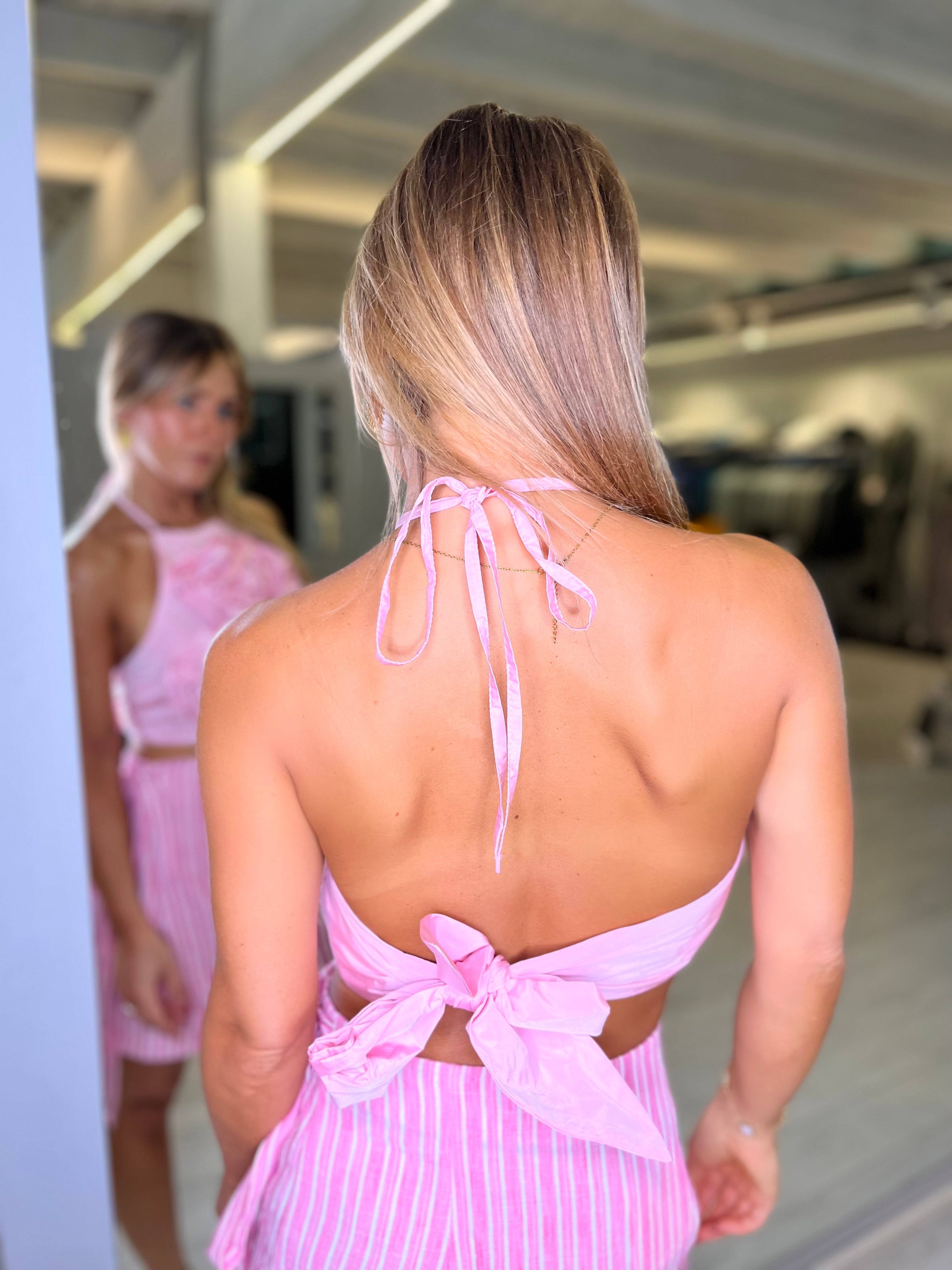 Top con fiore in rilievo