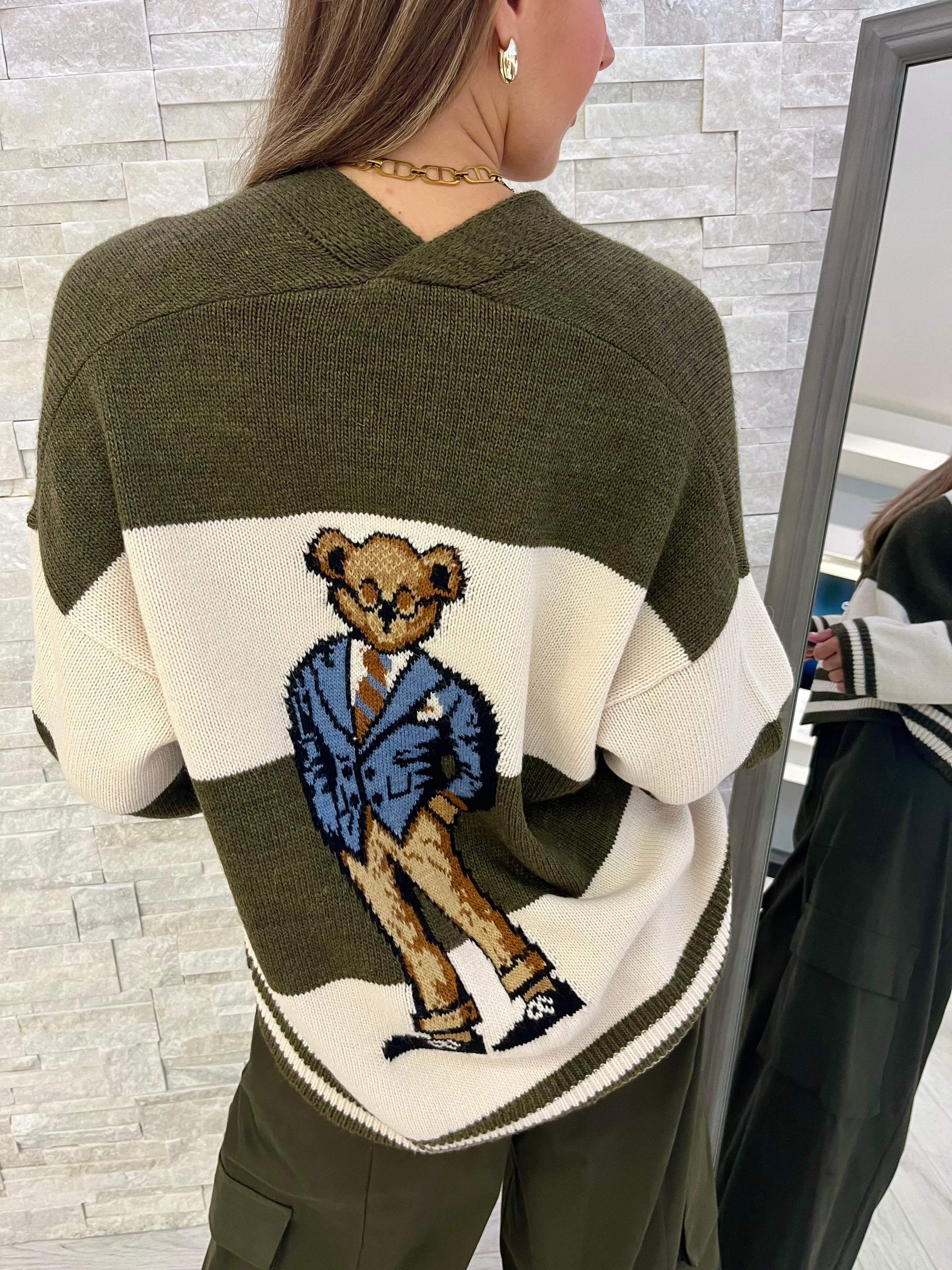 Cardigan over a righe teddy
