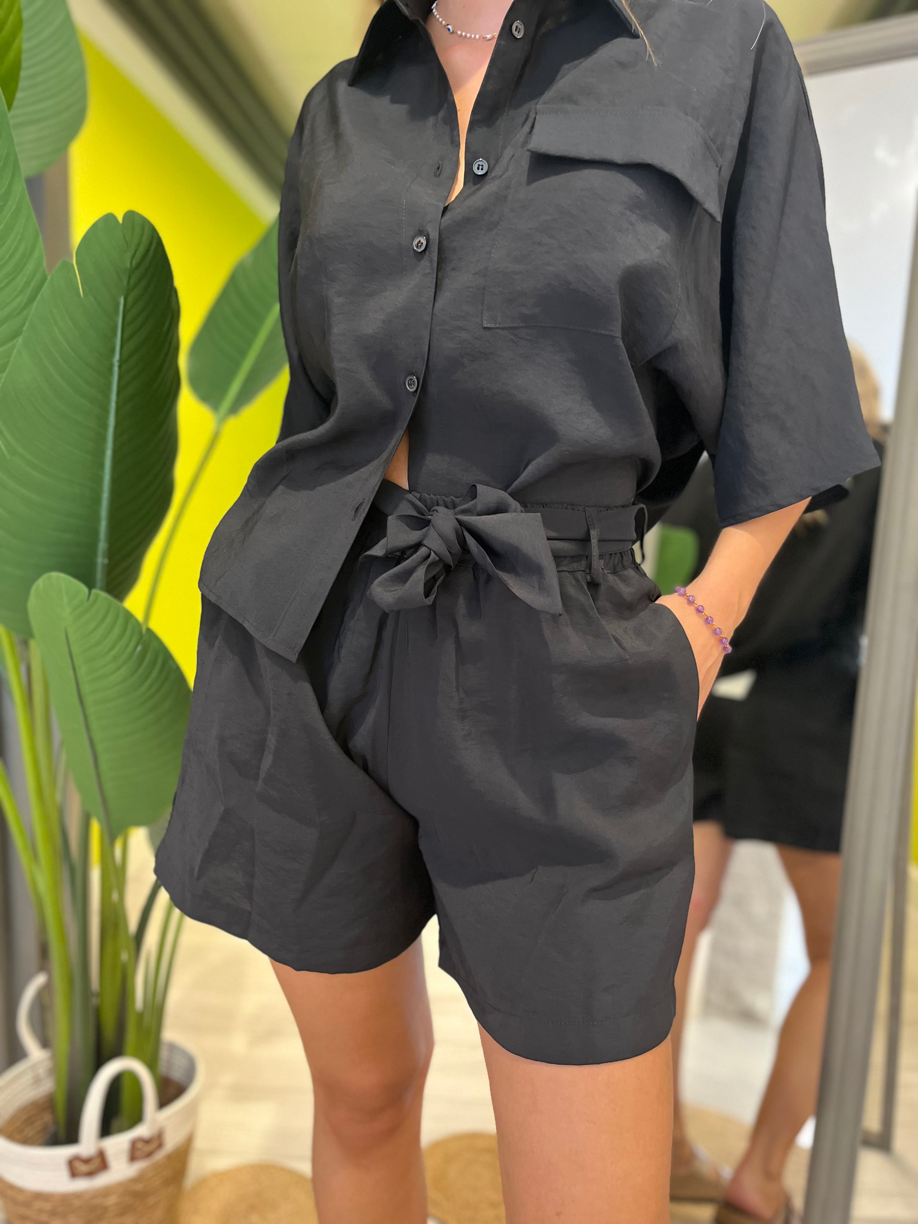 Shorts con elastico in vita nero