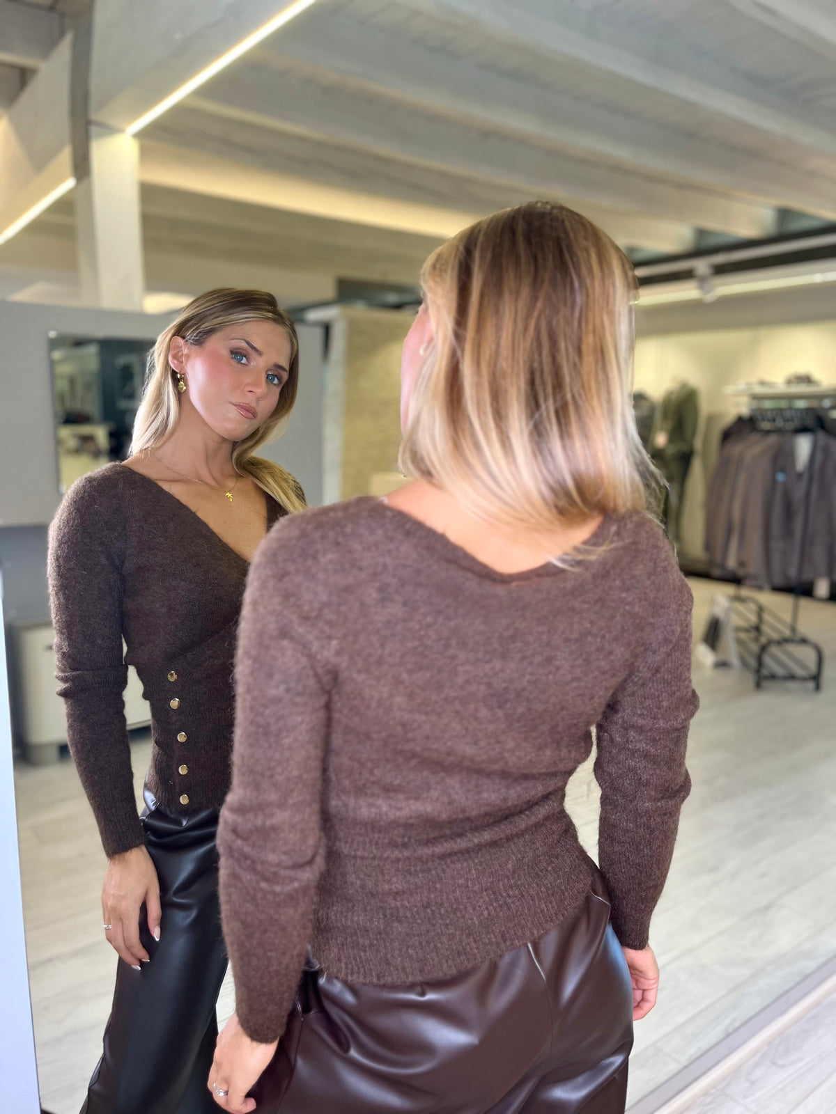 Maglia incrociata con bottoncini