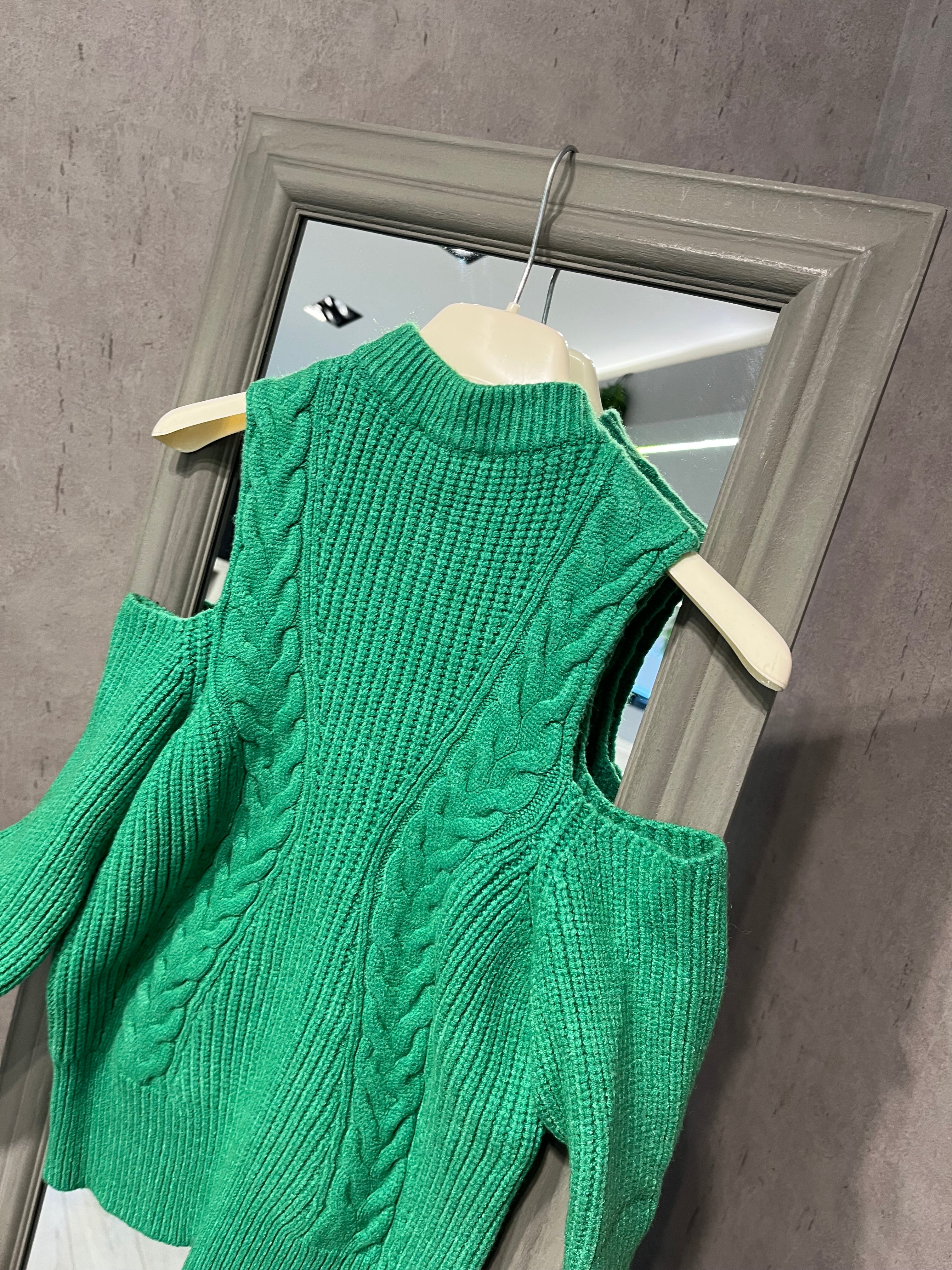 Maglia cut out verde smeraldo