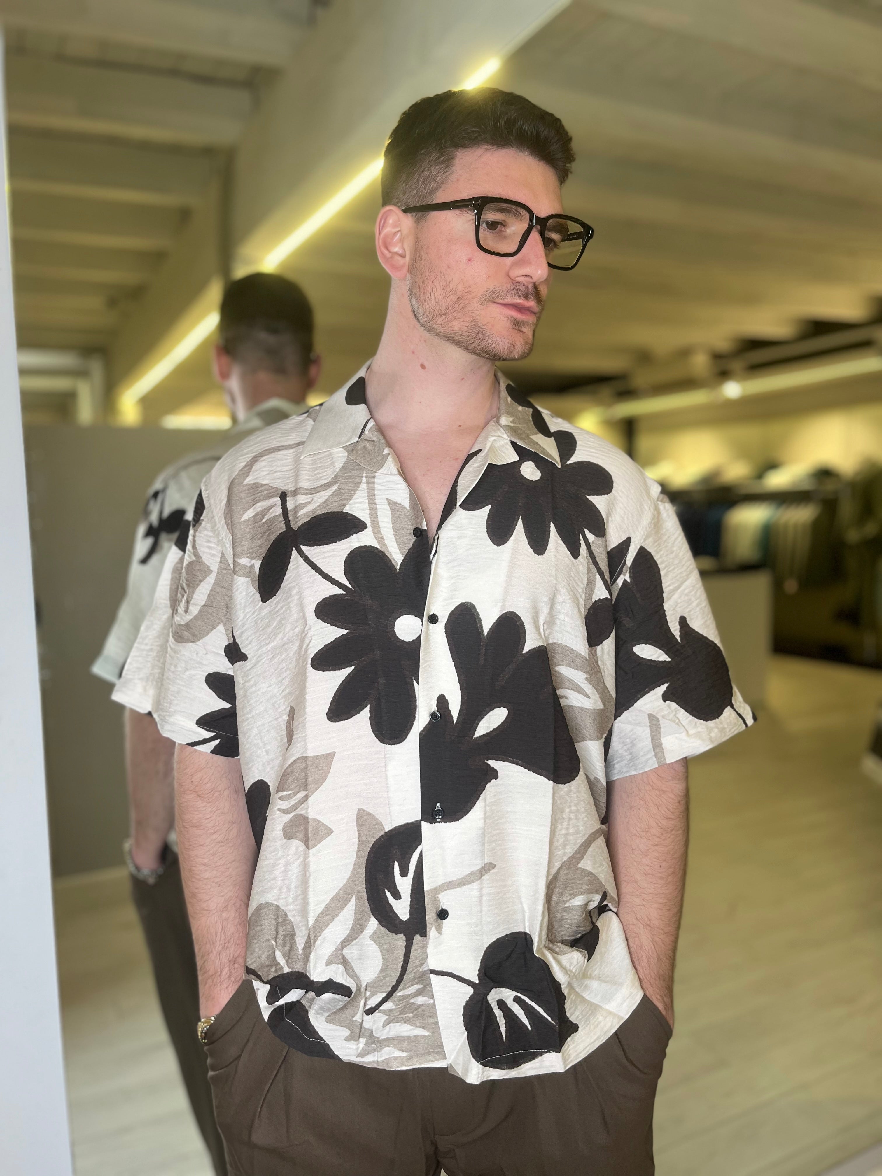 Camicia collo aperto con stampa