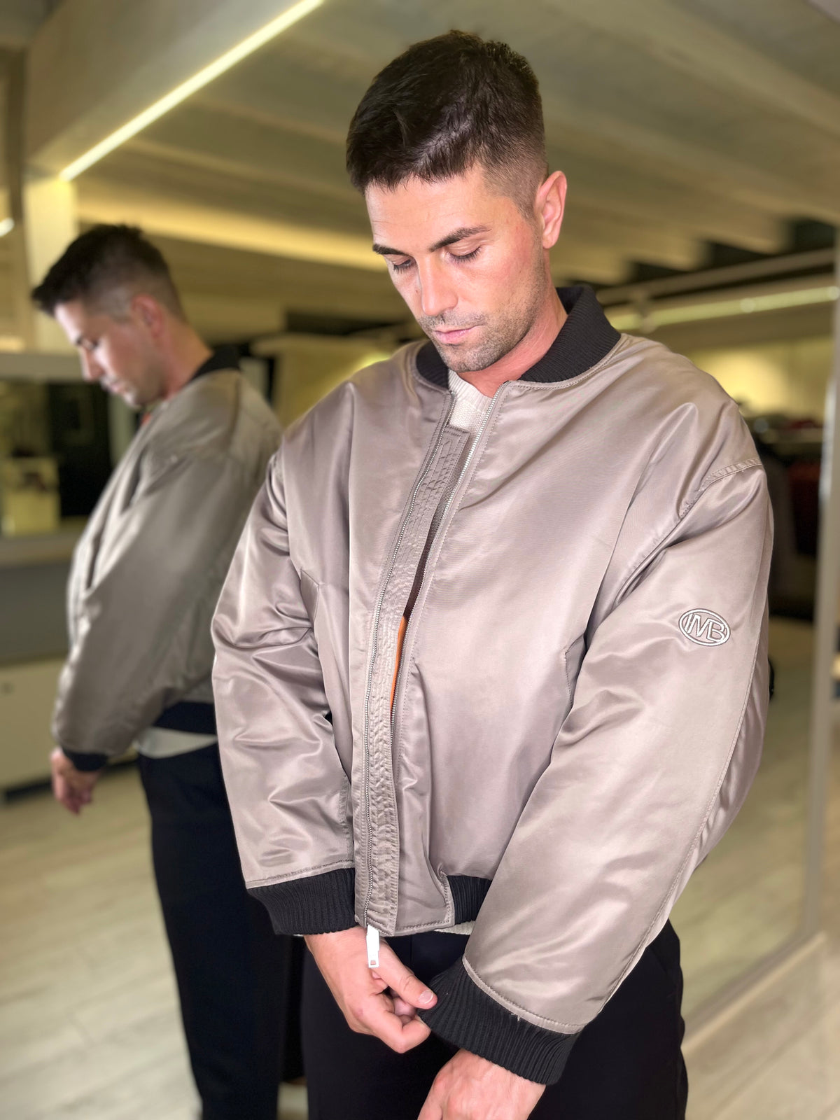 Bomber beige con interni fluo