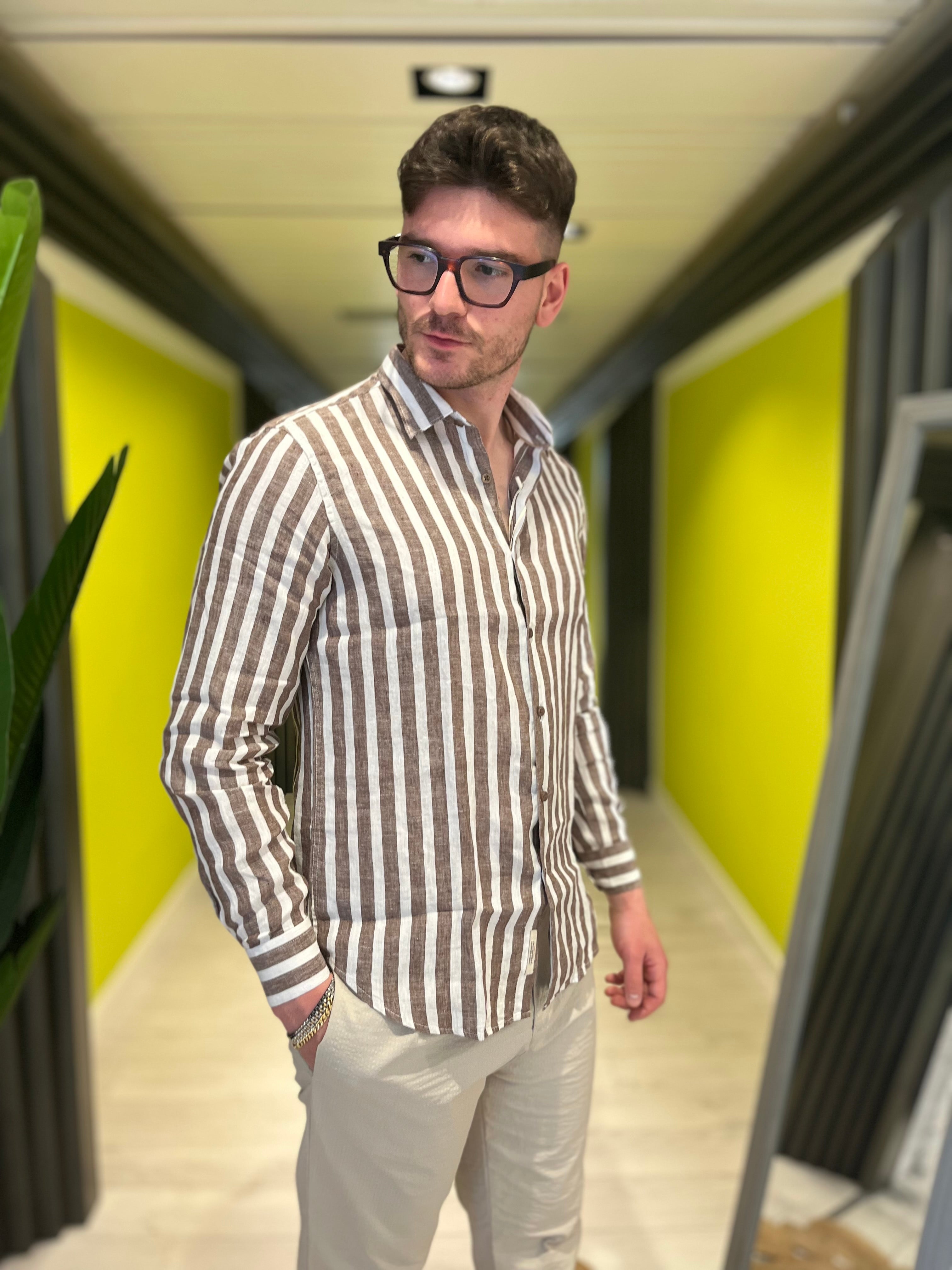 Camicia a righe in lino coffee