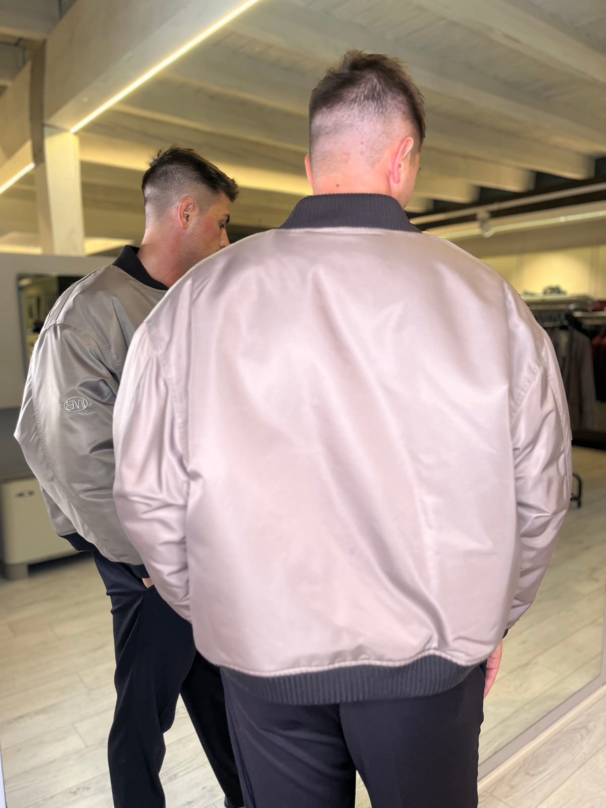 Bomber beige con interni fluo
