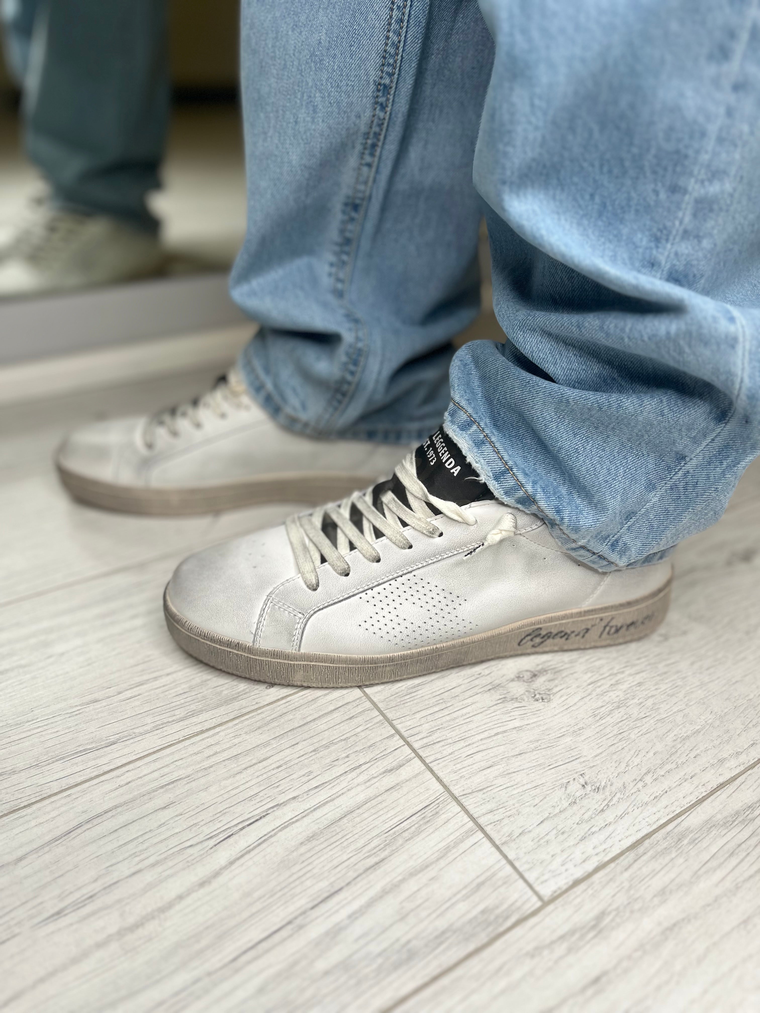 Sneaker autograph legend 3