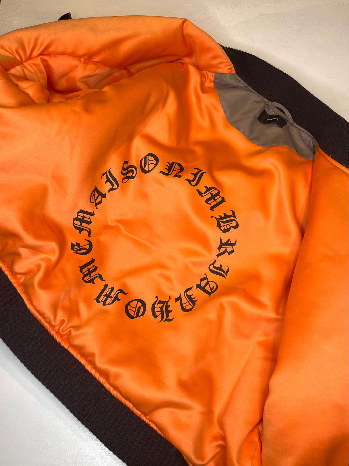 Bomber beige con interni fluo