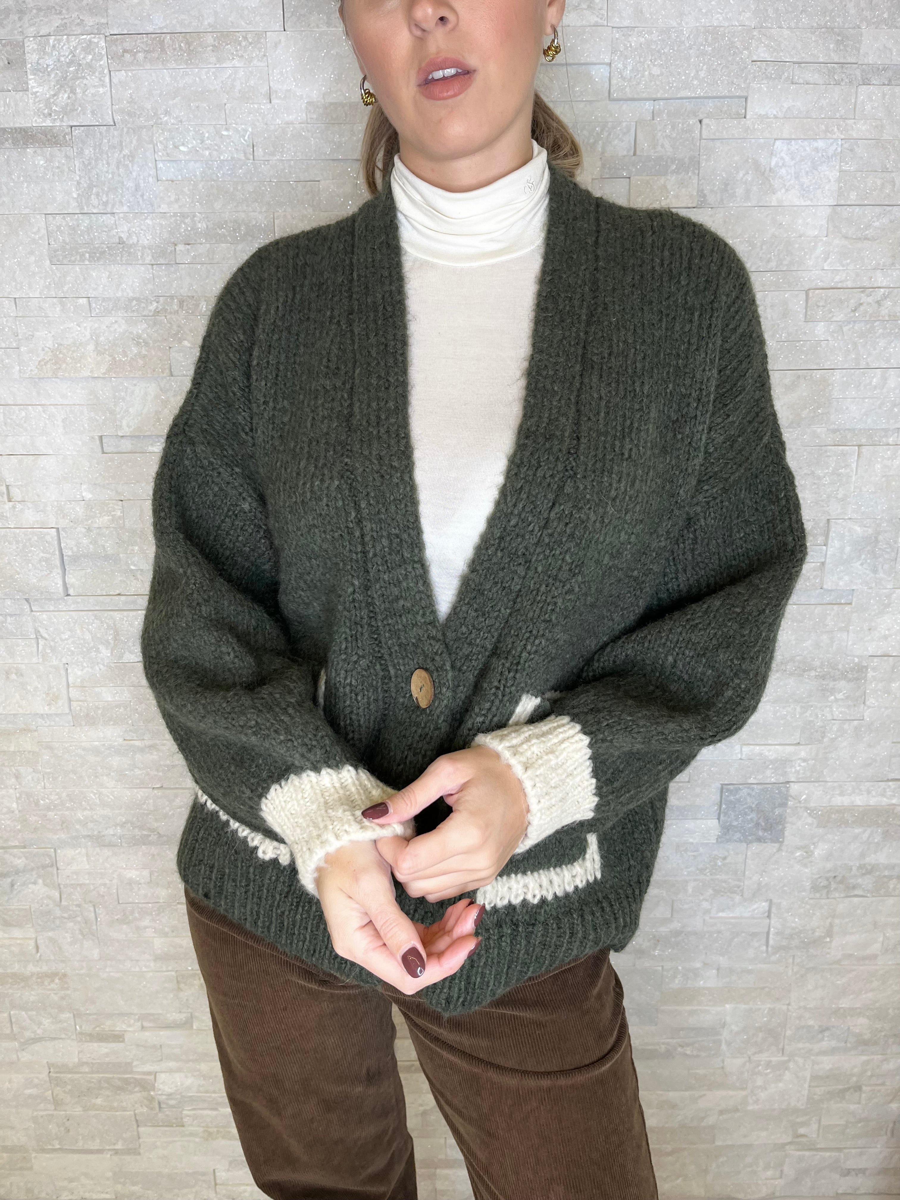 Cardigan militare con tasche bicolore