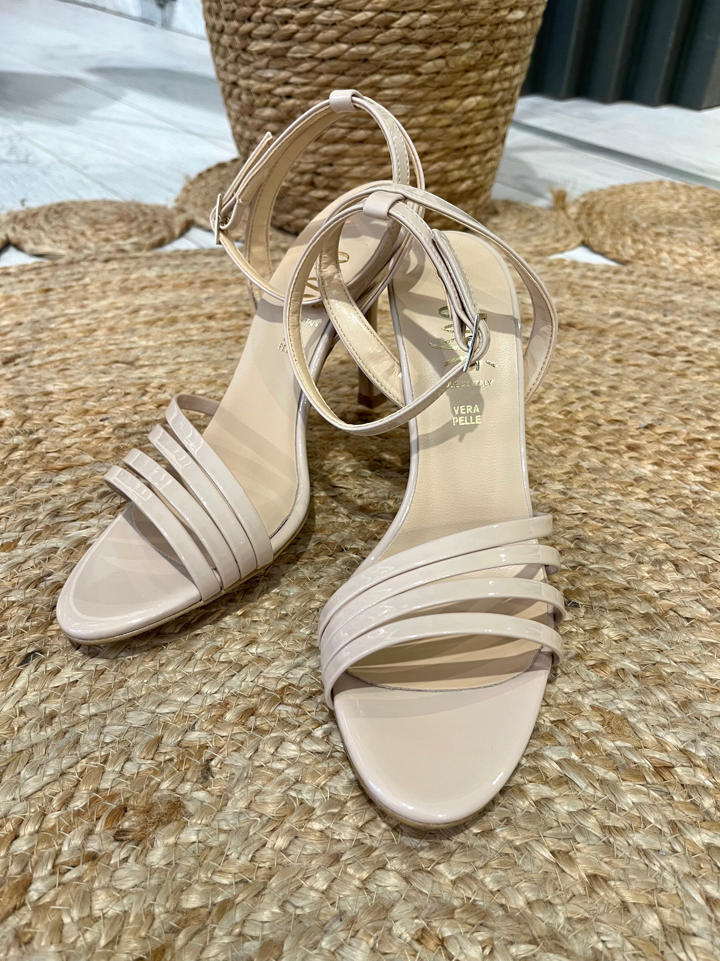 Sandalo in pelle nude