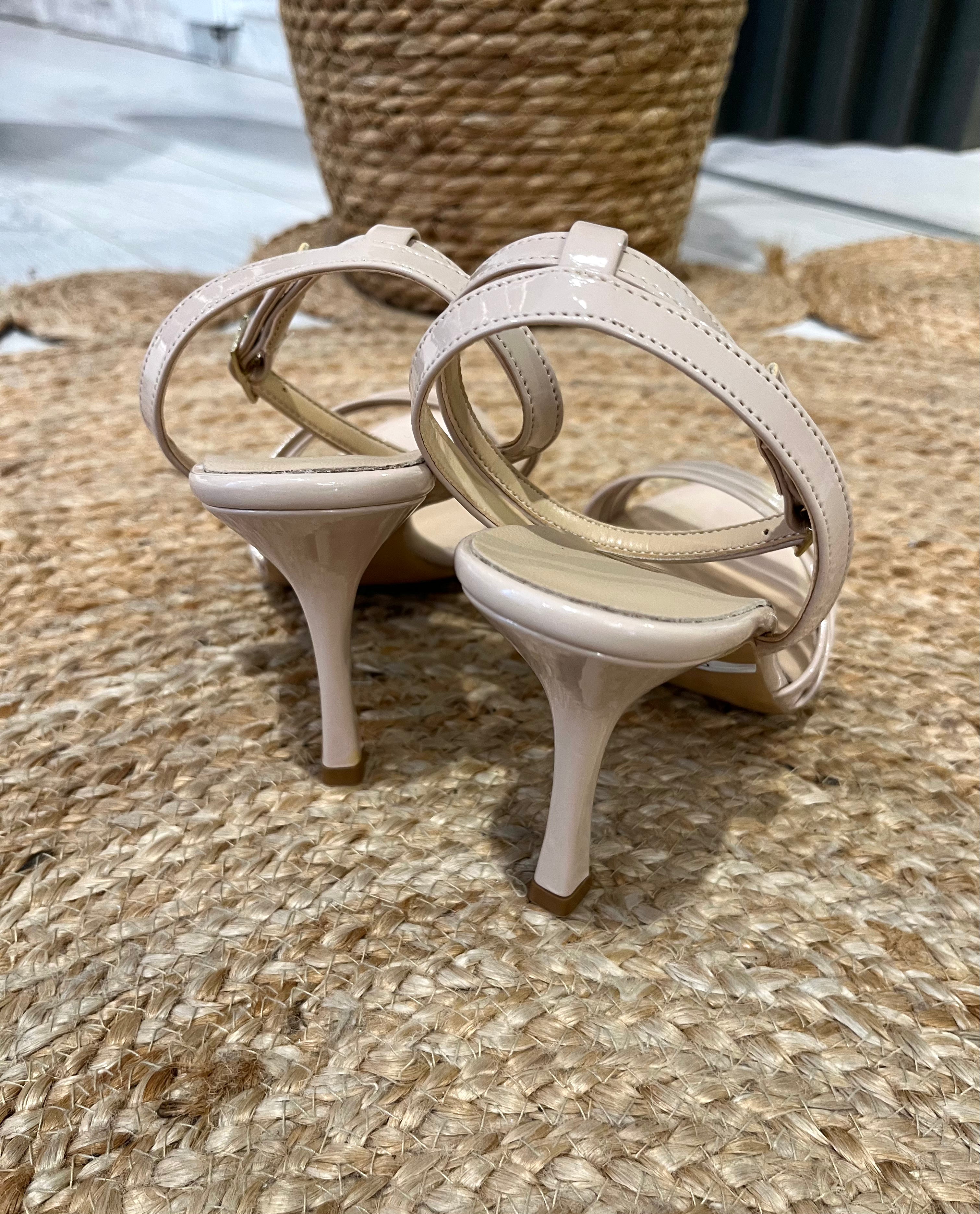 Sandalo in pelle nude