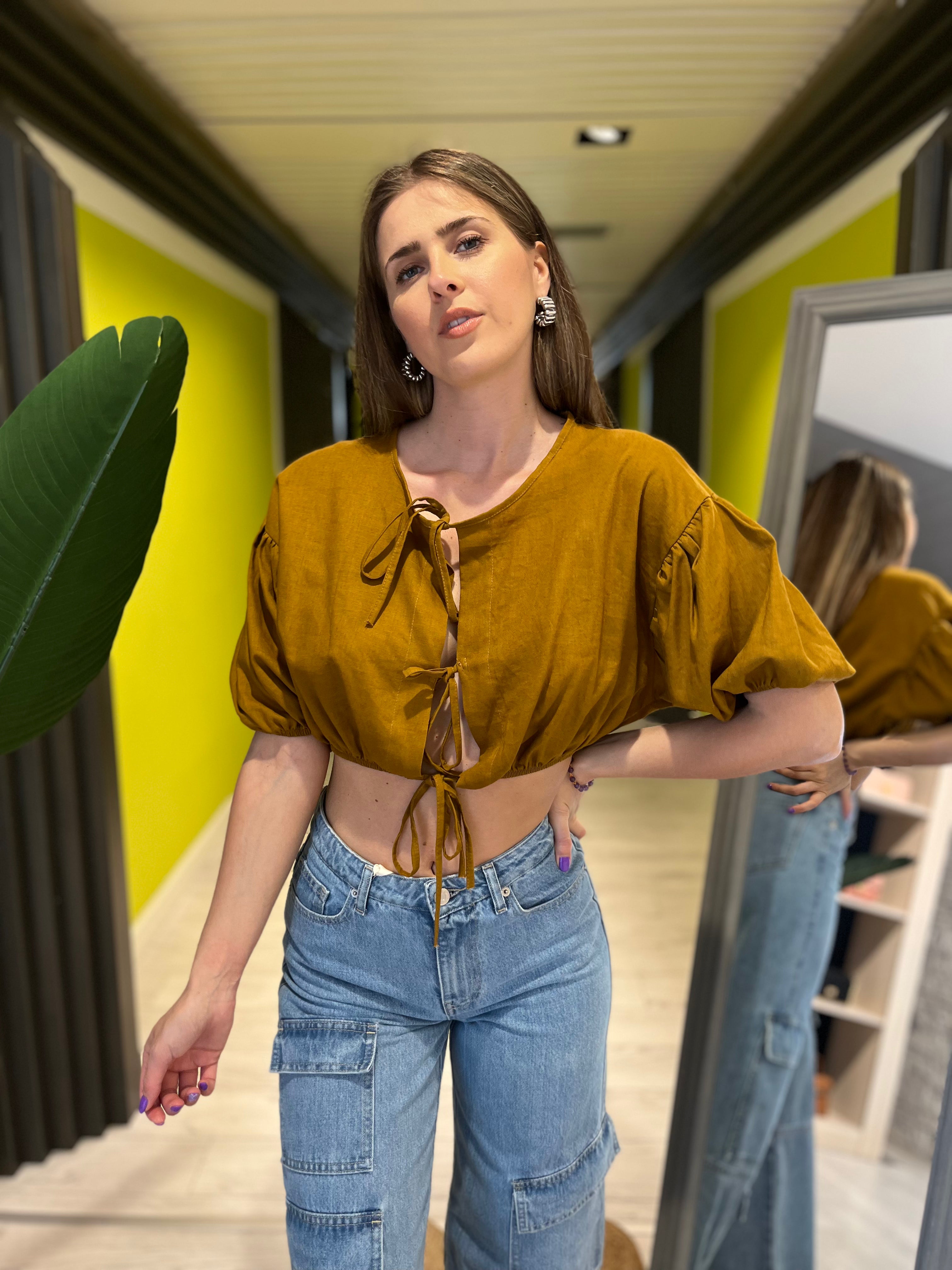 Top in lino con laccetti