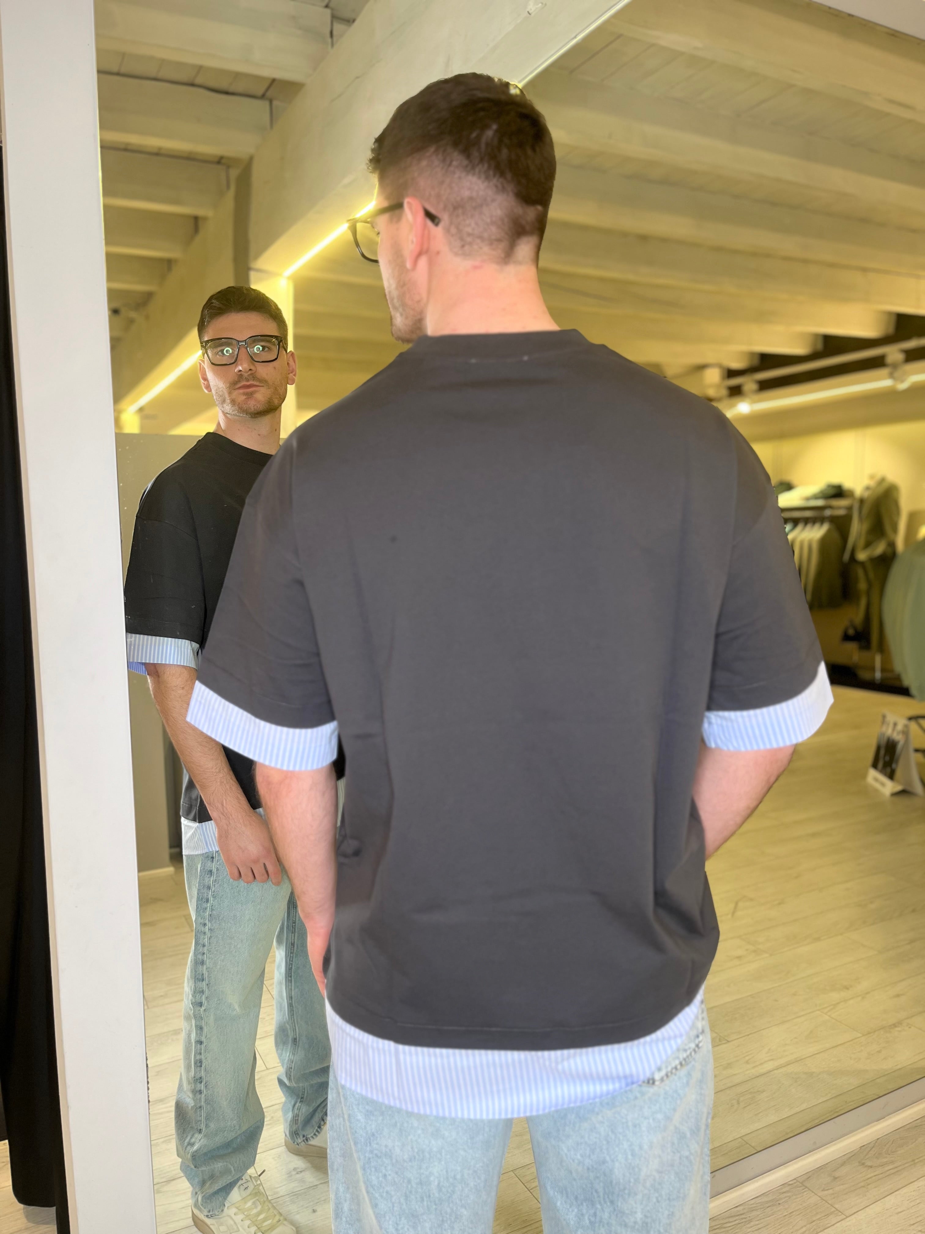 T-shirt in cotone a contrasto