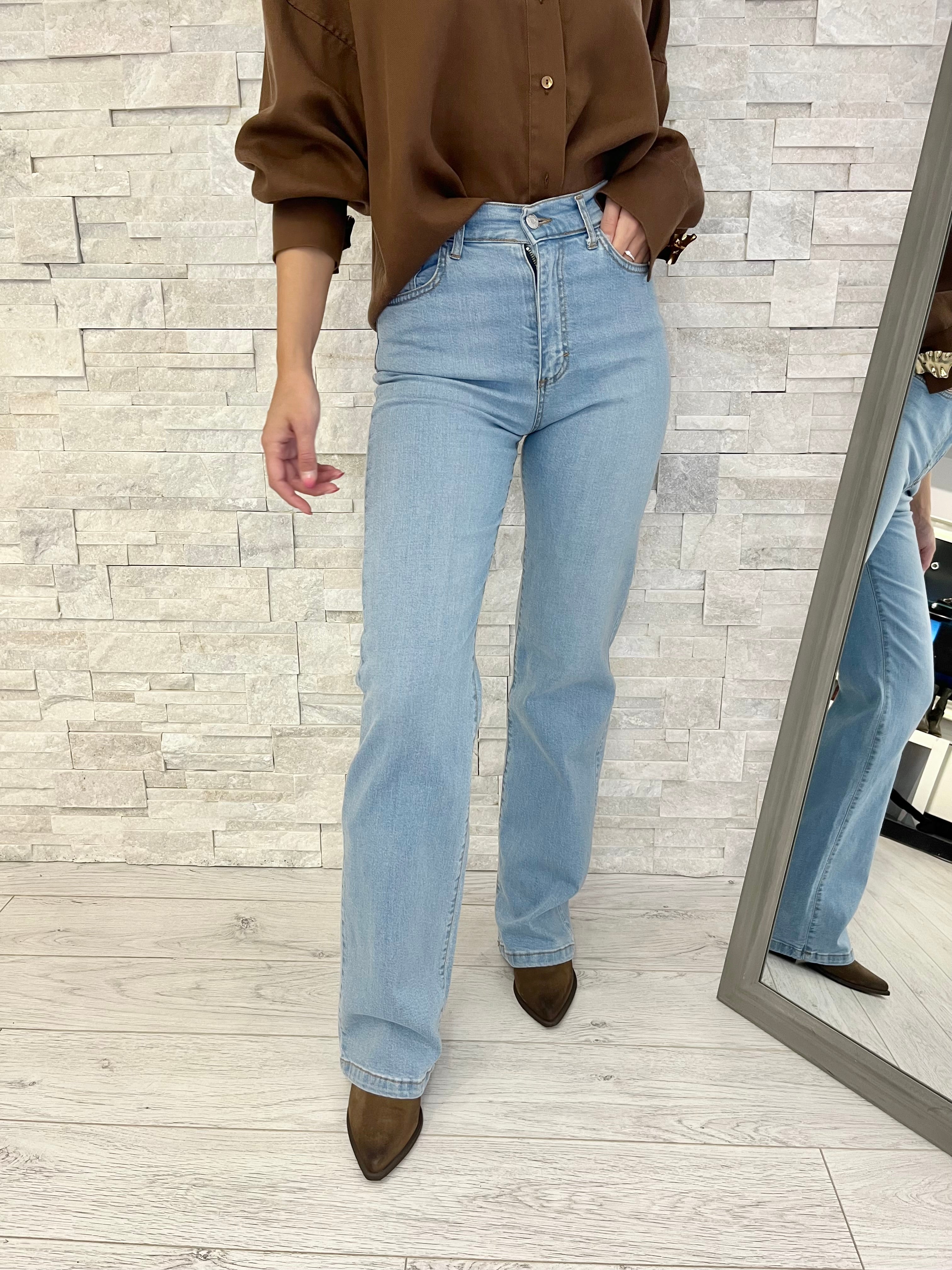 Jeans azzurro gamba dritta