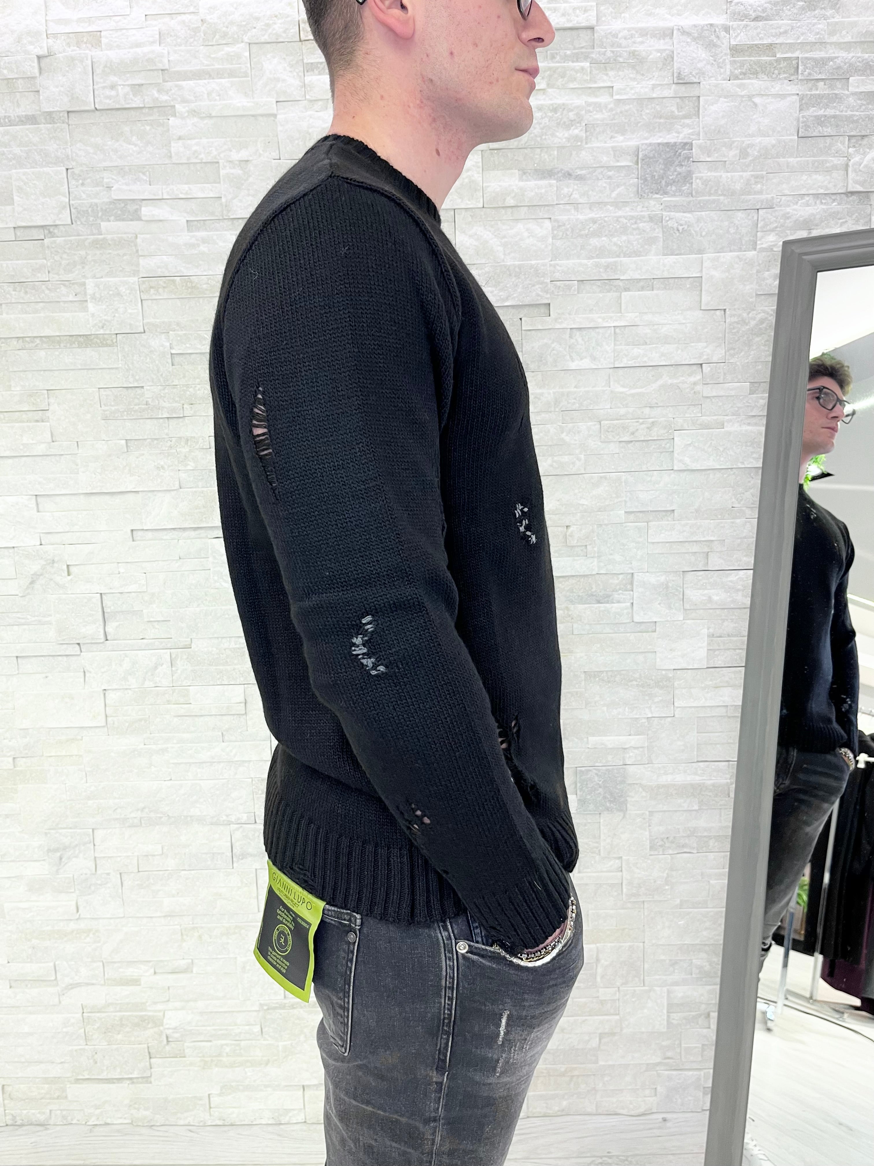 Maglia girocollo effetto rovinato in misto lana