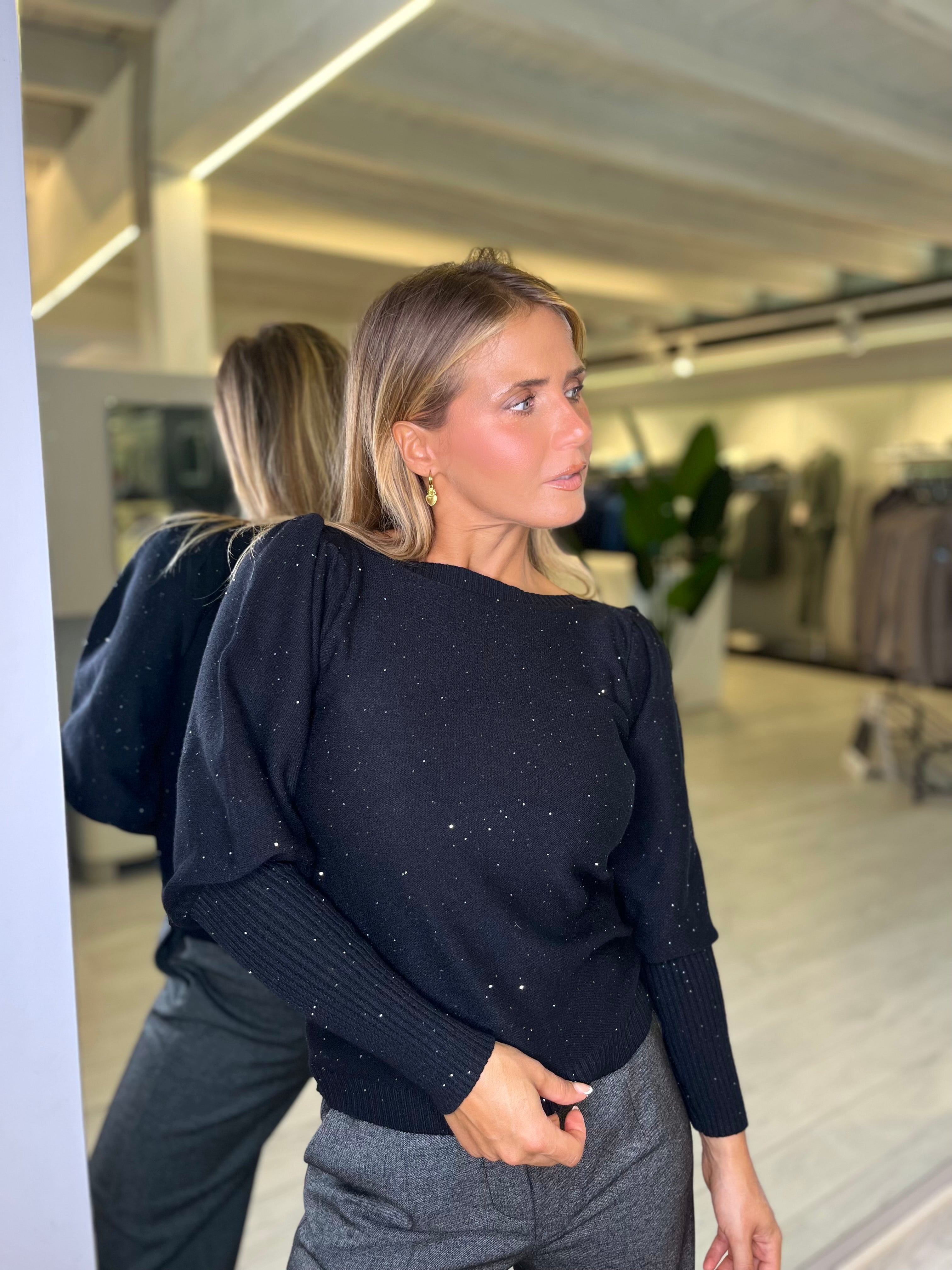 Maglia paricollo con micro paillettes