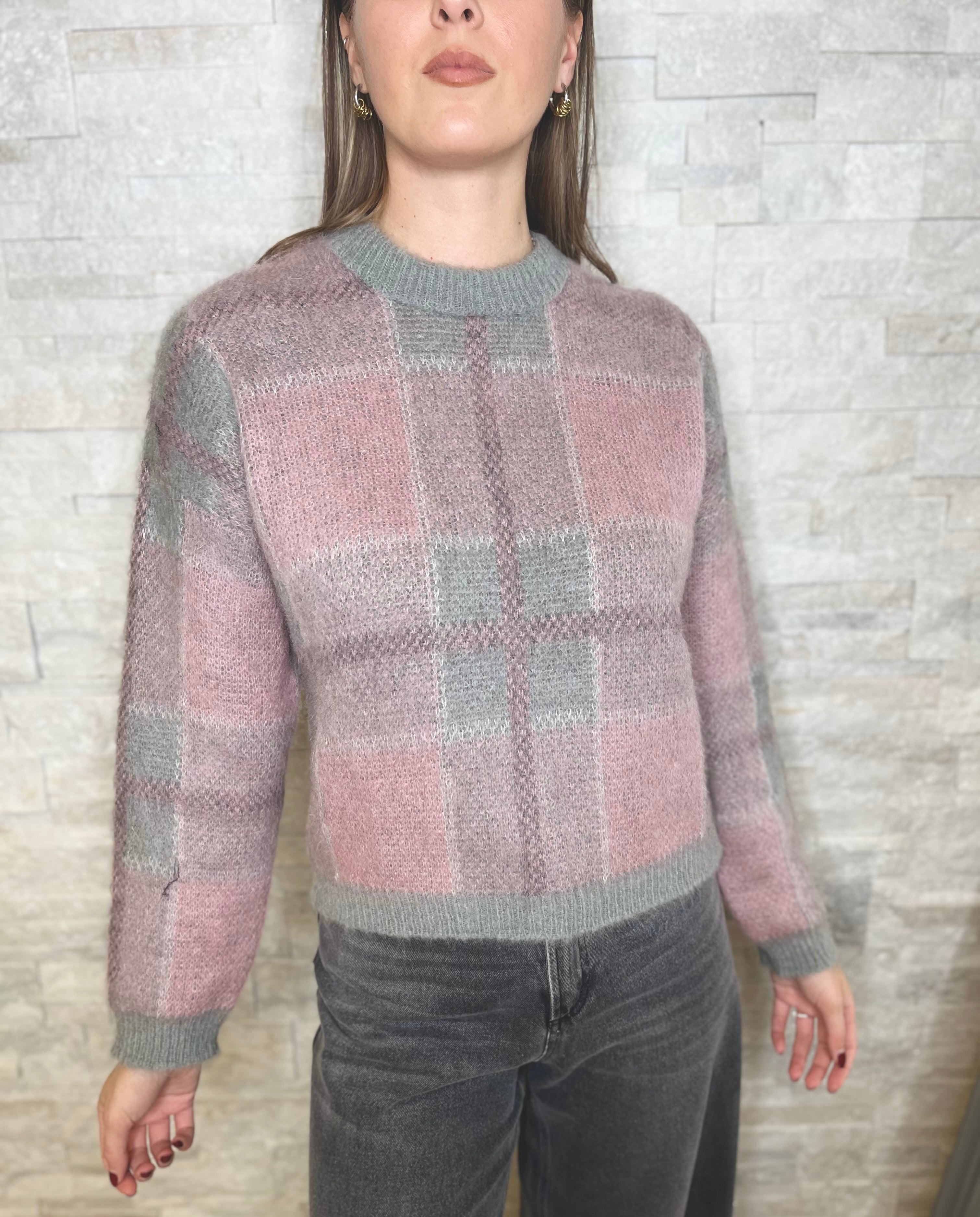 Maglia girocollo a quadri rosa e grigio