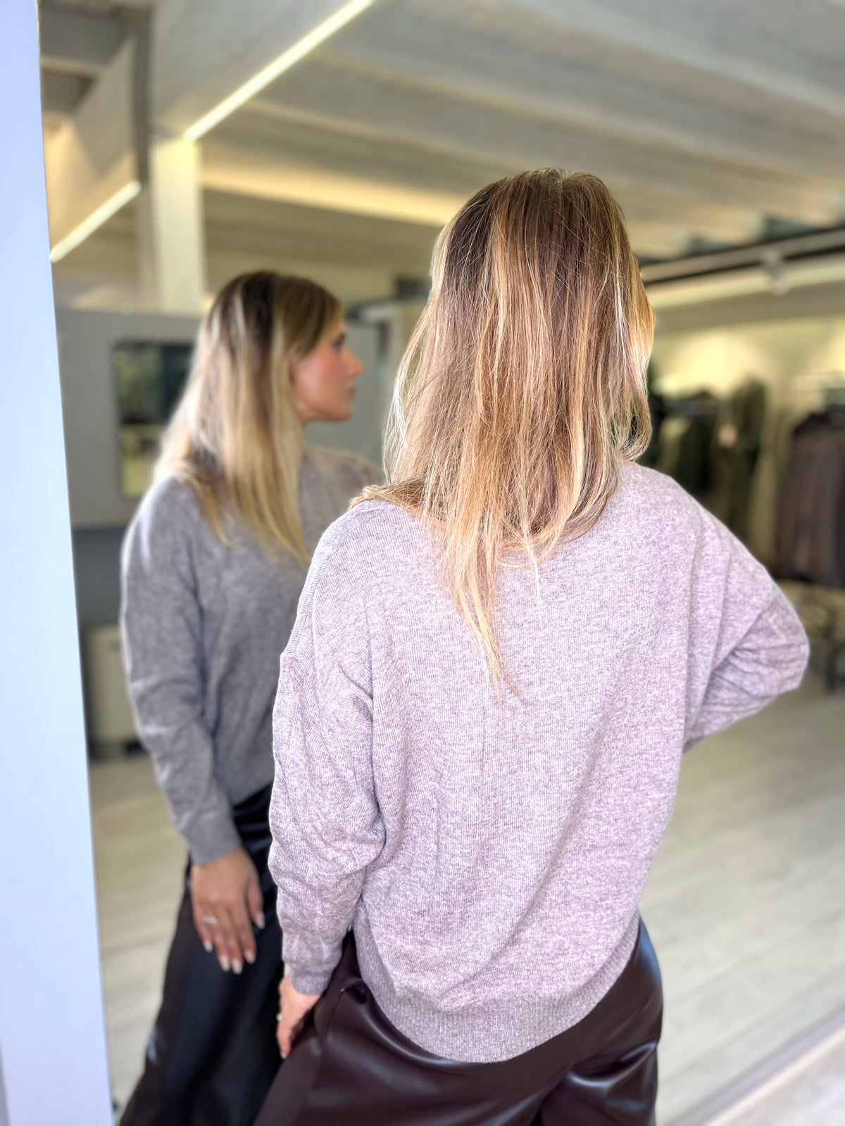 Maglia girocollo tortora con trecce